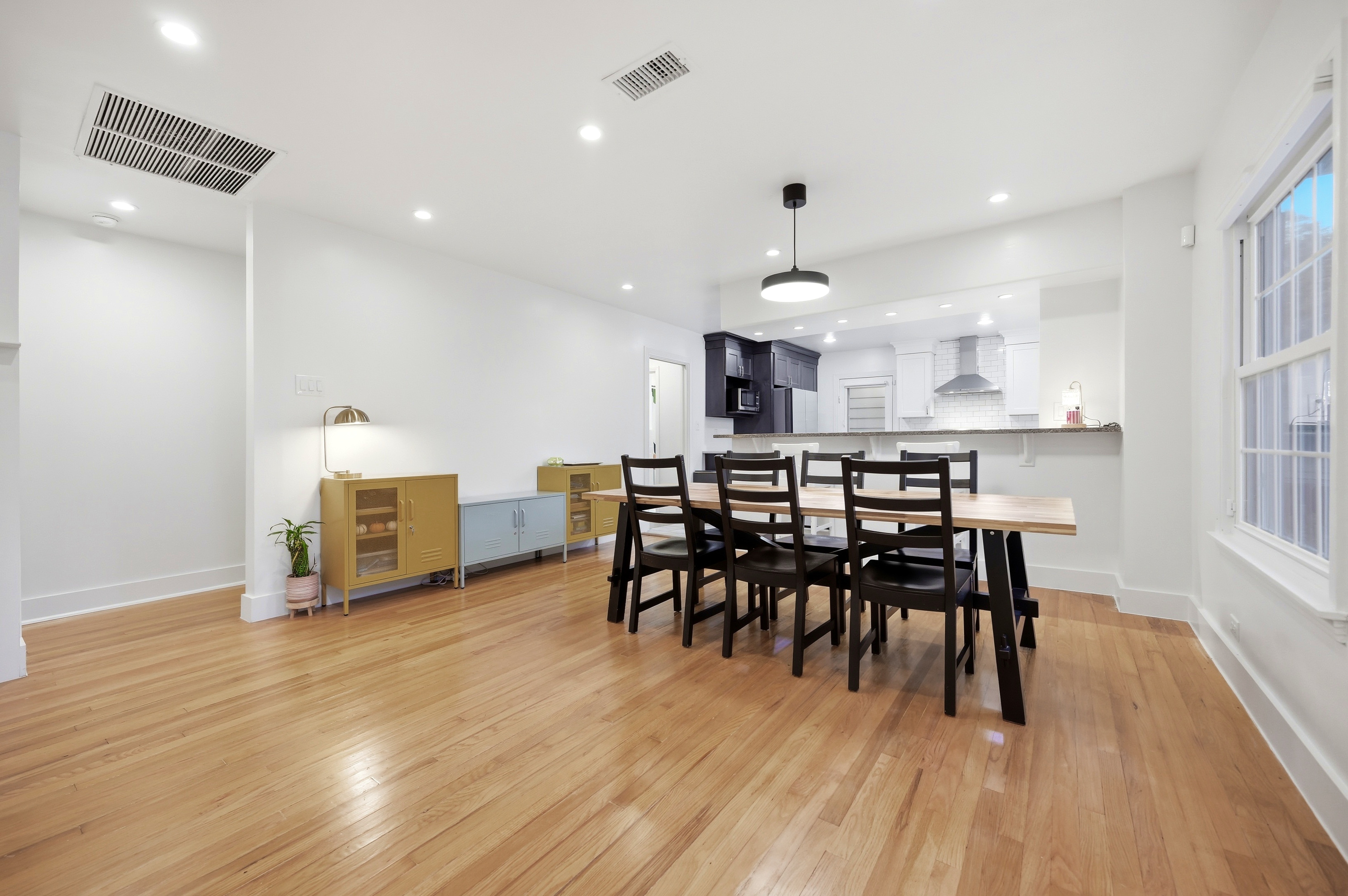  Updated Home, Exceptional Location - 物件實景