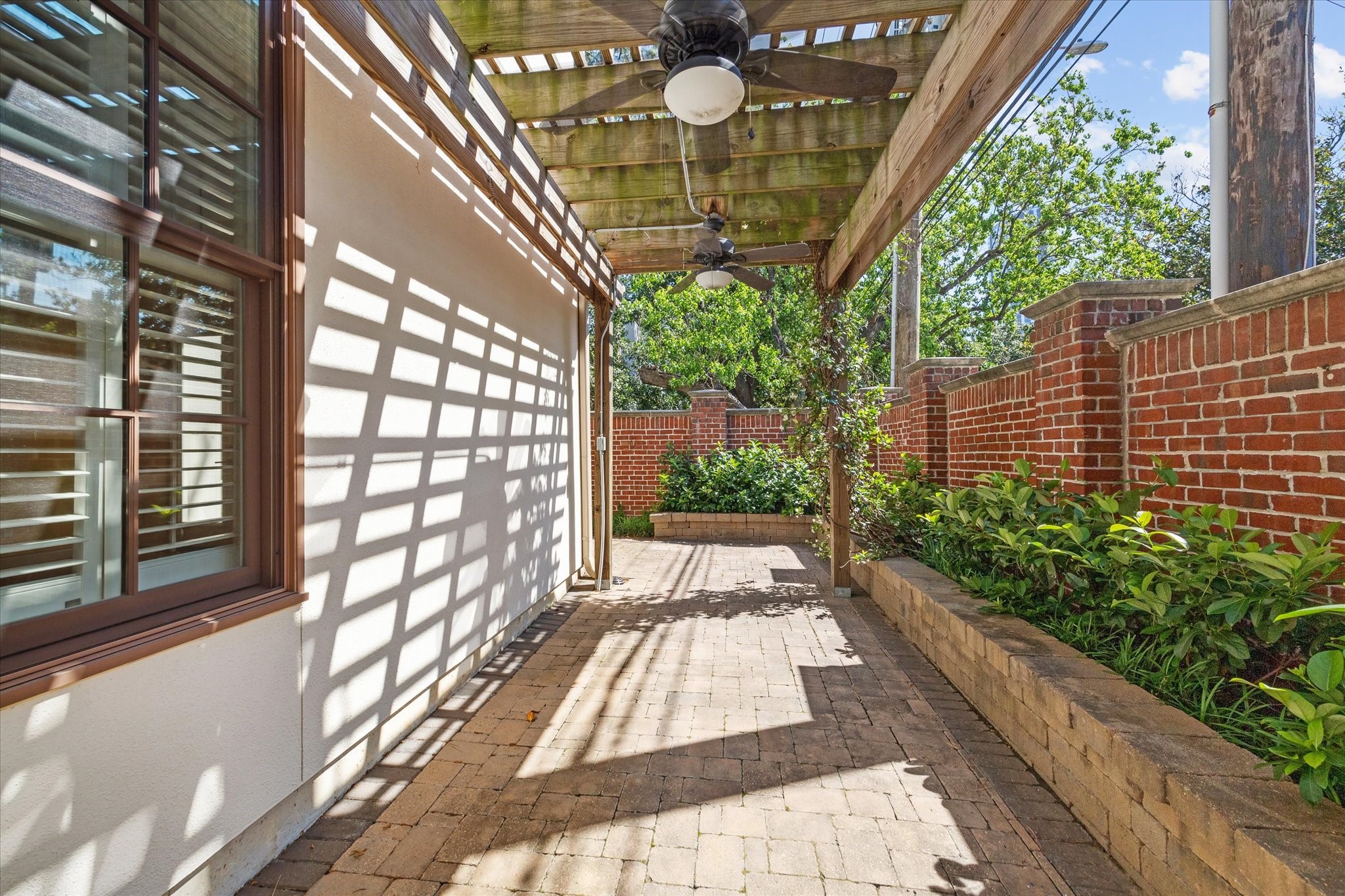  5747 Longmont Lane - 物件實景