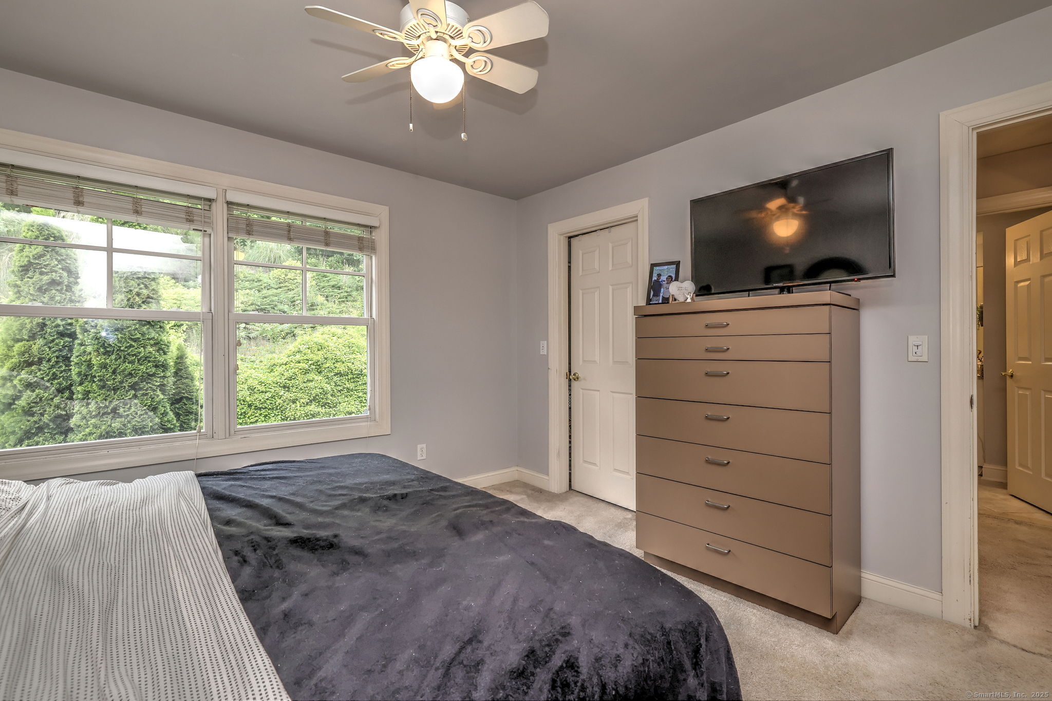 Shelton, Connecticut, 06484, United States, 2 Bedrooms Bedrooms, ,3 BathroomsBathrooms,Residential,For Sale,1933368