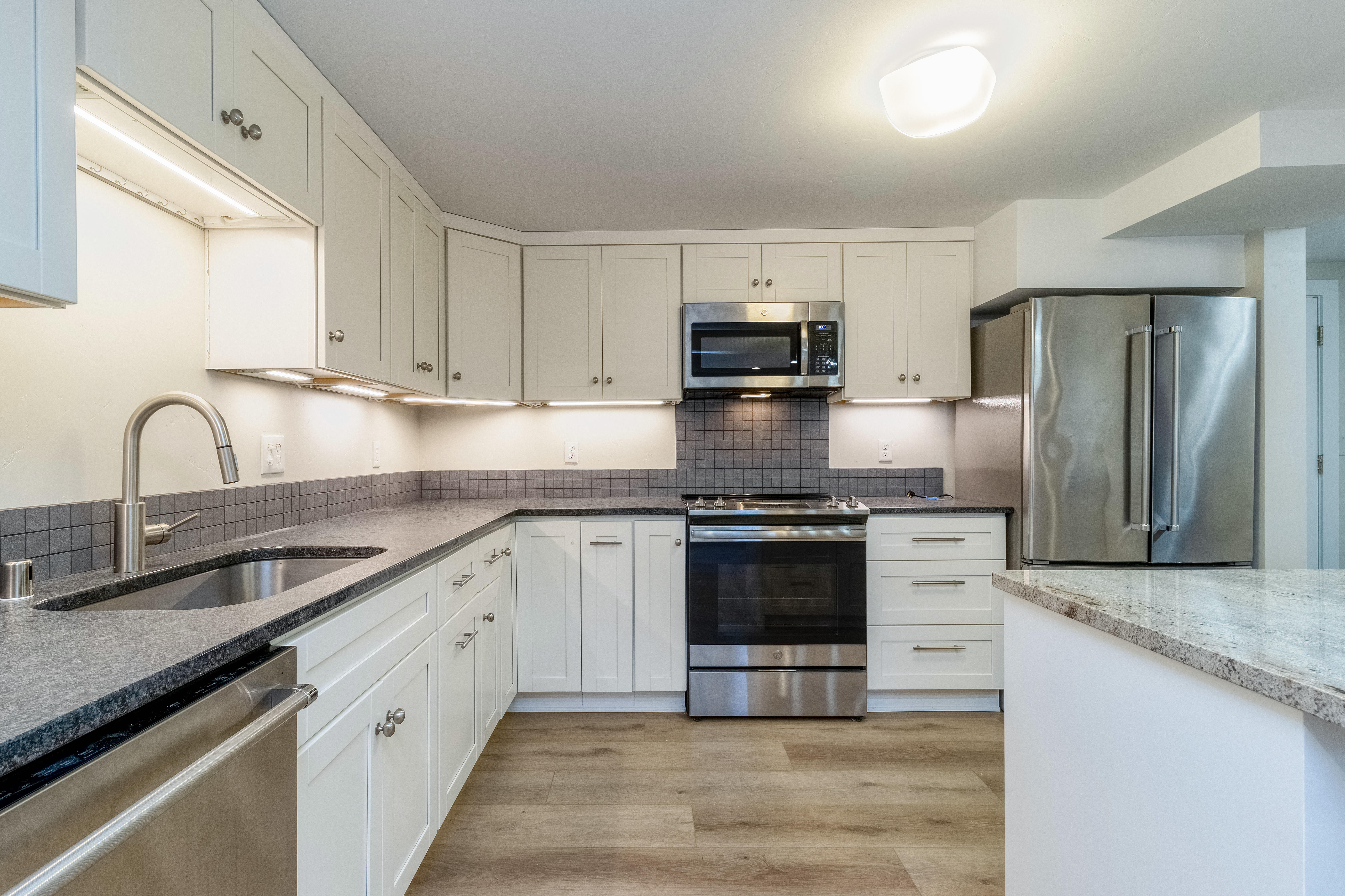  364 Catherine St Unit F-11 - 物件實景