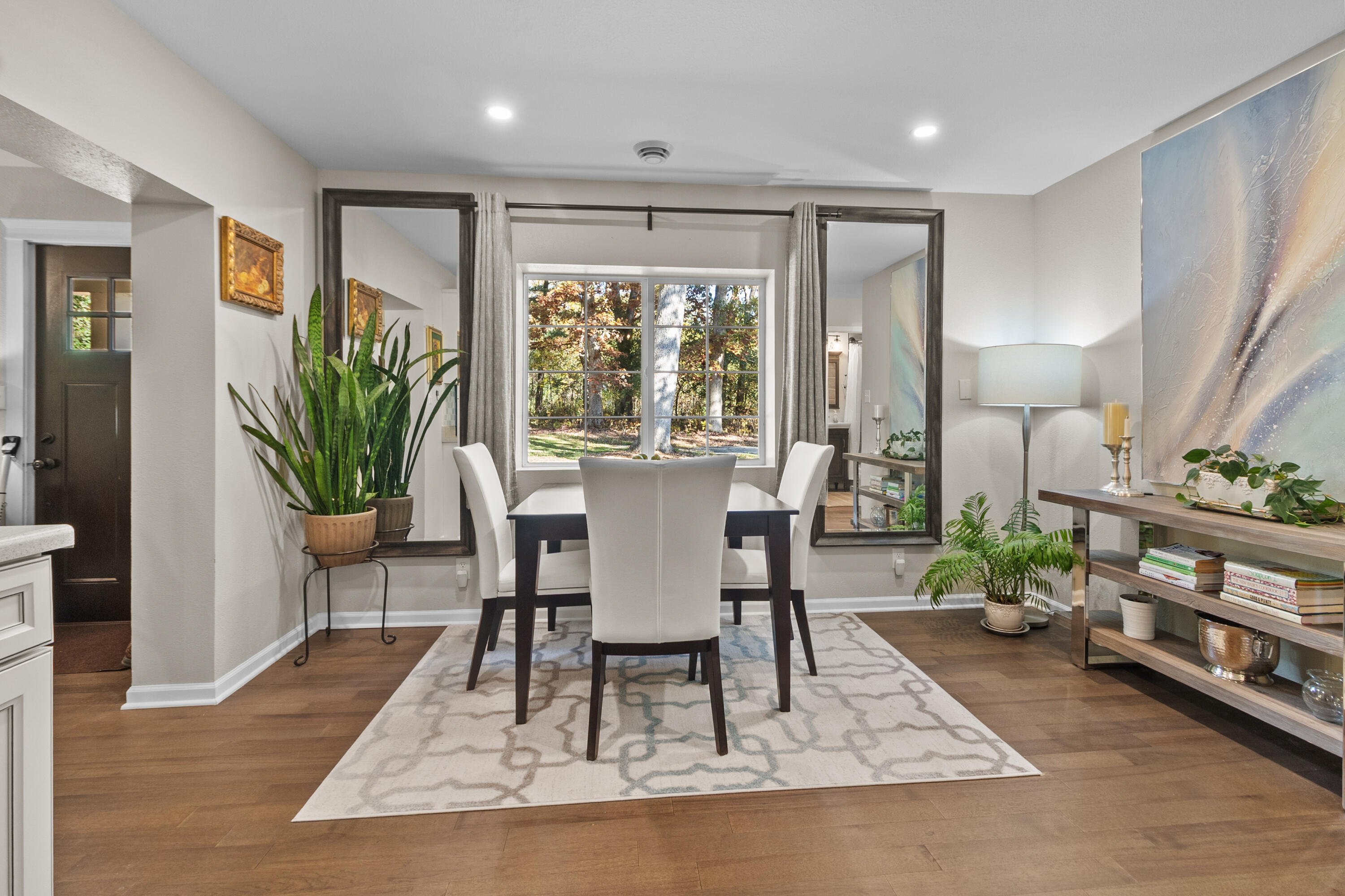 Geneva, Wisconsin, 53147, United States, 3 Bedrooms Bedrooms, ,2 BathroomsBathrooms,Residential,For Sale,1972409