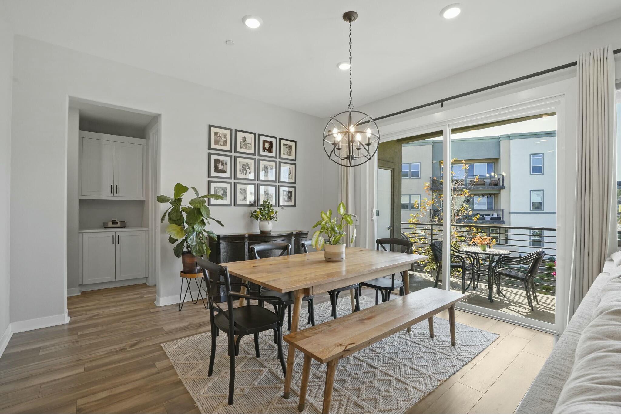 Valencia, California, 91381, United States, 3 Bedrooms Bedrooms, ,2 BathroomsBathrooms,Residential,For Sale,1921906