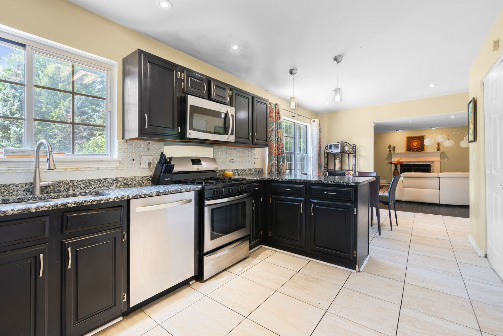 Carol Stream, Illinois, 60188, United States, 4 Bedrooms Bedrooms, ,4 BathroomsBathrooms,Residential,For Sale,1903494