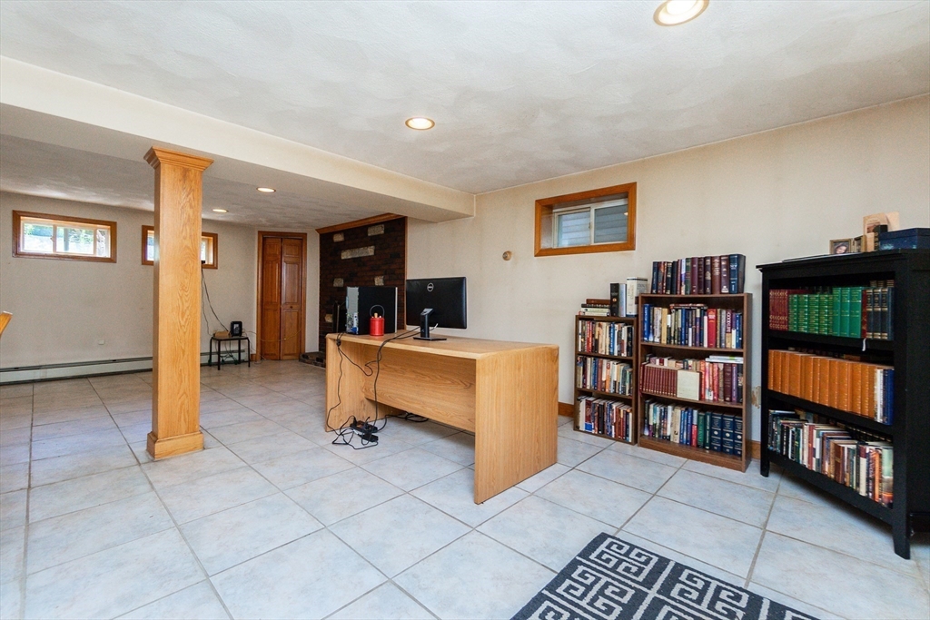 Saugus, Massachusetts, 01906, United States, 3 Bedrooms Bedrooms, ,2 BathroomsBathrooms,Residential,For Sale,1982387