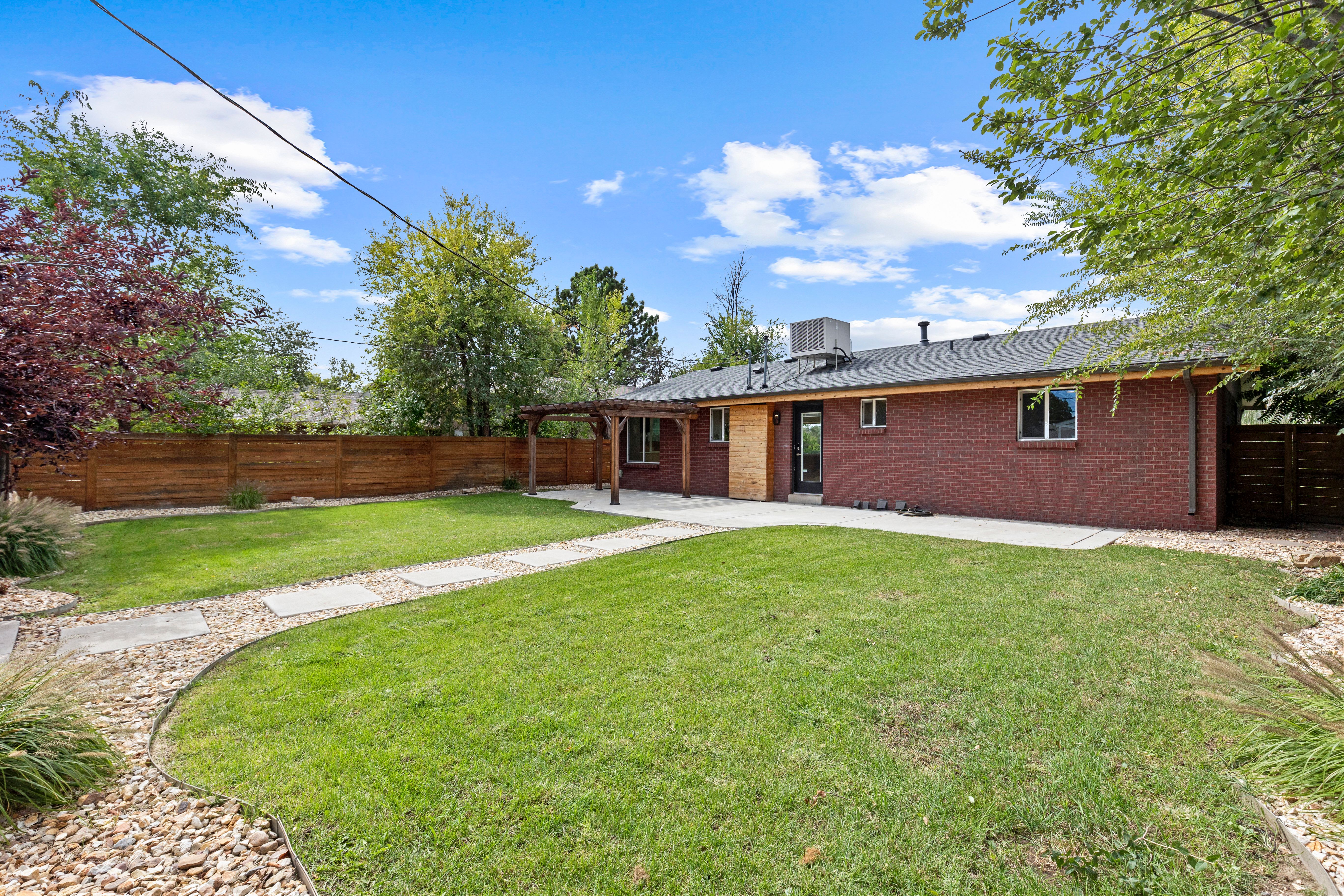  Fully Renovated and Beautifully Reimagined in Sought-After Hilltop South - 物件實景