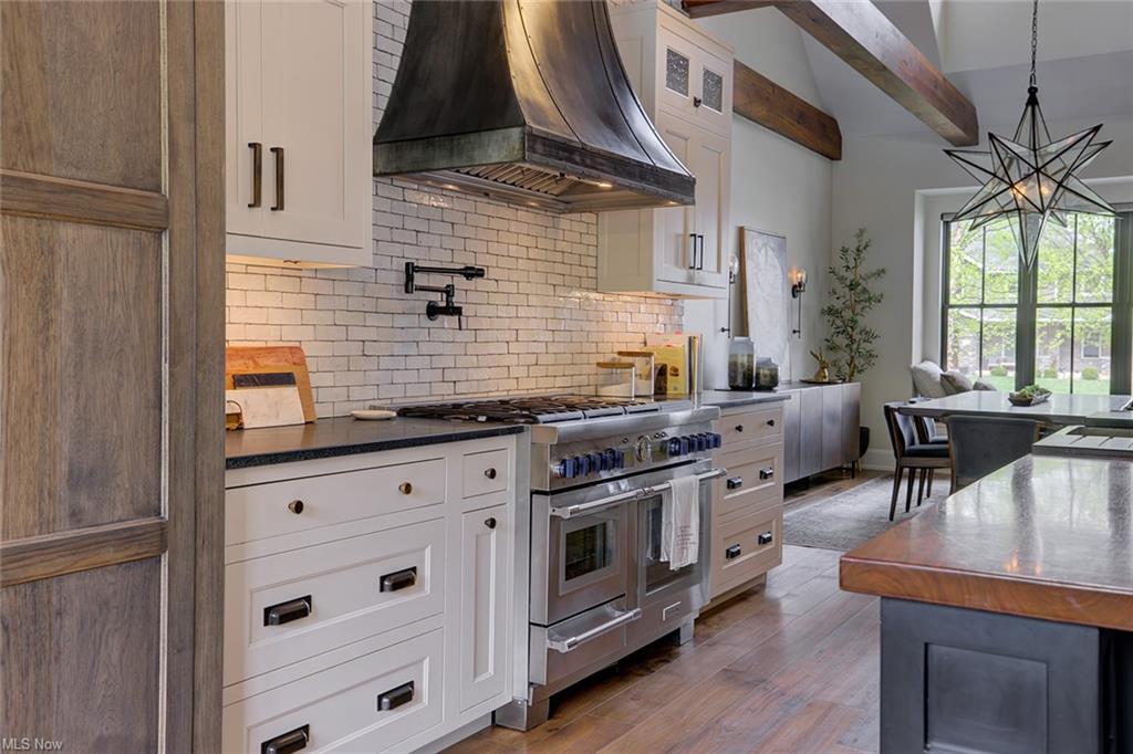 Williamstown, West Virginia, 26187, United States, 5 Bedrooms Bedrooms, ,8 BathroomsBathrooms,Residential,For Sale,1980118