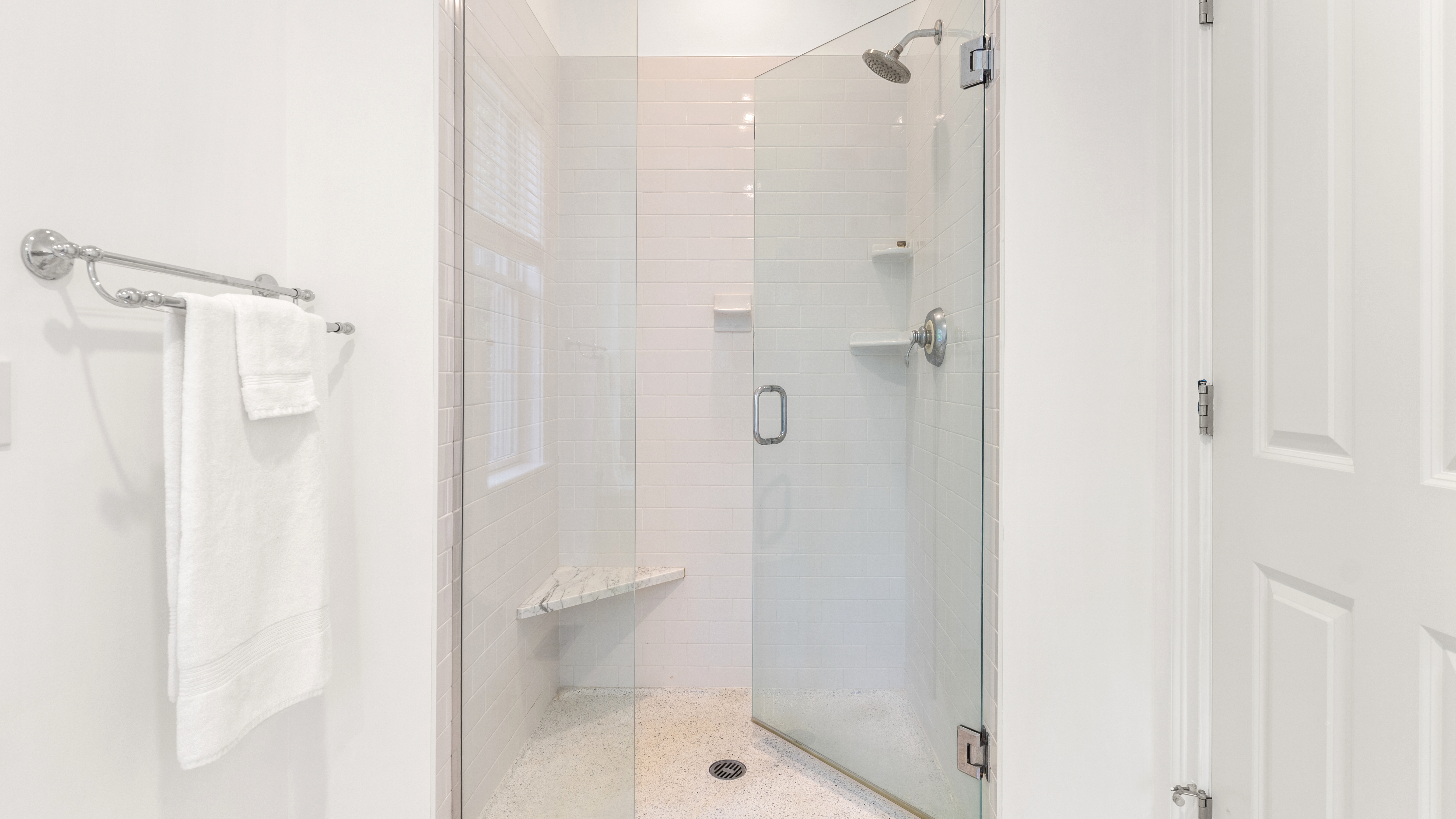  Private Lenox Retreat with Main-Level Primary Suite - 物件實景