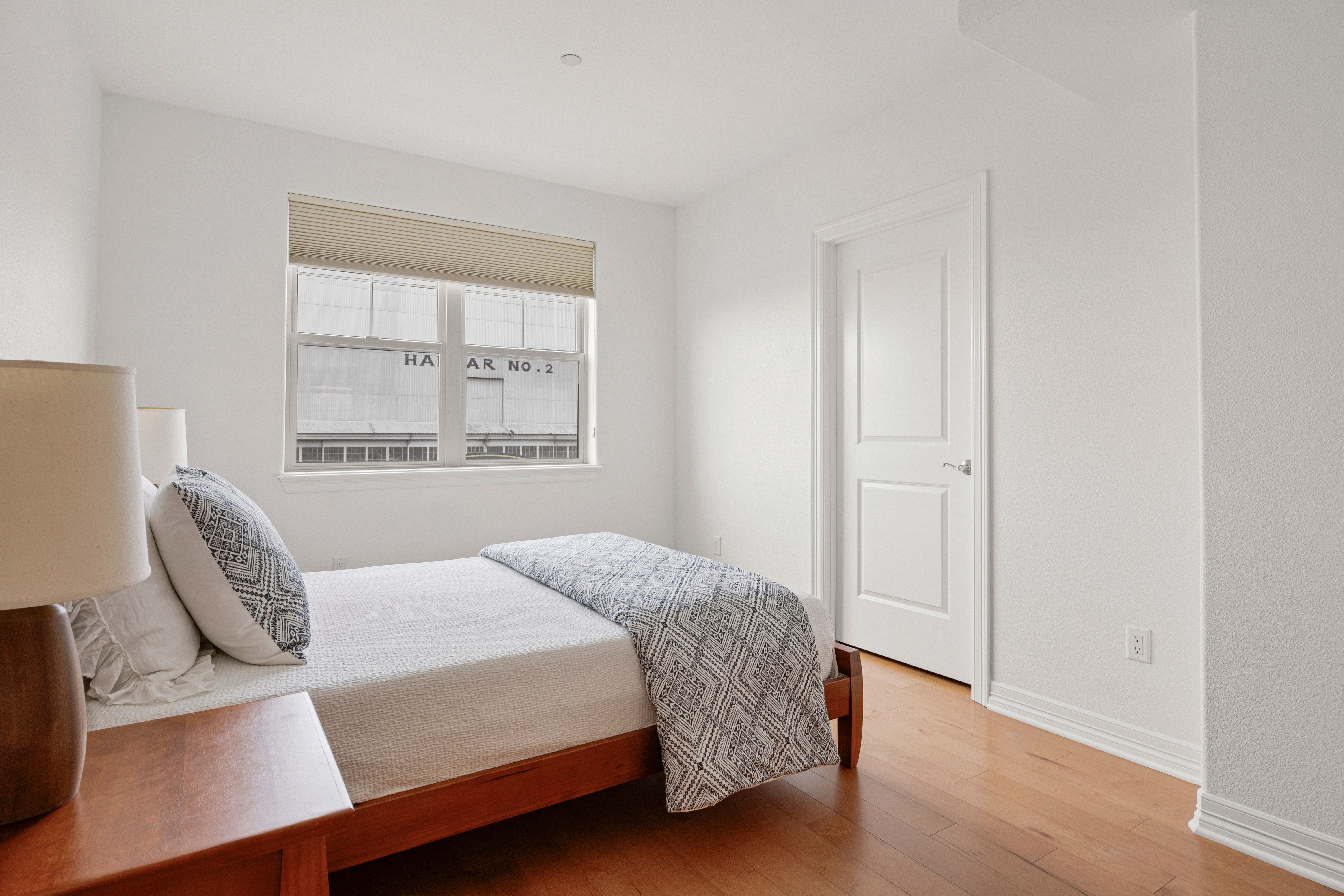  Functional floor plan with thoughtful updates throughout - 物件實景