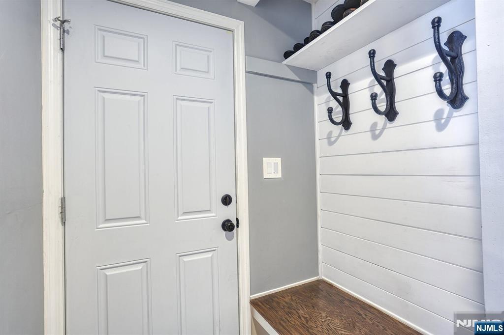 Waldwick, New Jersey, 07463, United States, 3 Bedrooms Bedrooms, ,2 BathroomsBathrooms,Residential,For Sale,1918312