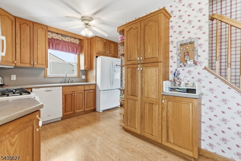 Carteret Boro, New Jersey, 07008, United States, 4 Bedrooms Bedrooms, ,3 BathroomsBathrooms,Residential,For Sale,2009745