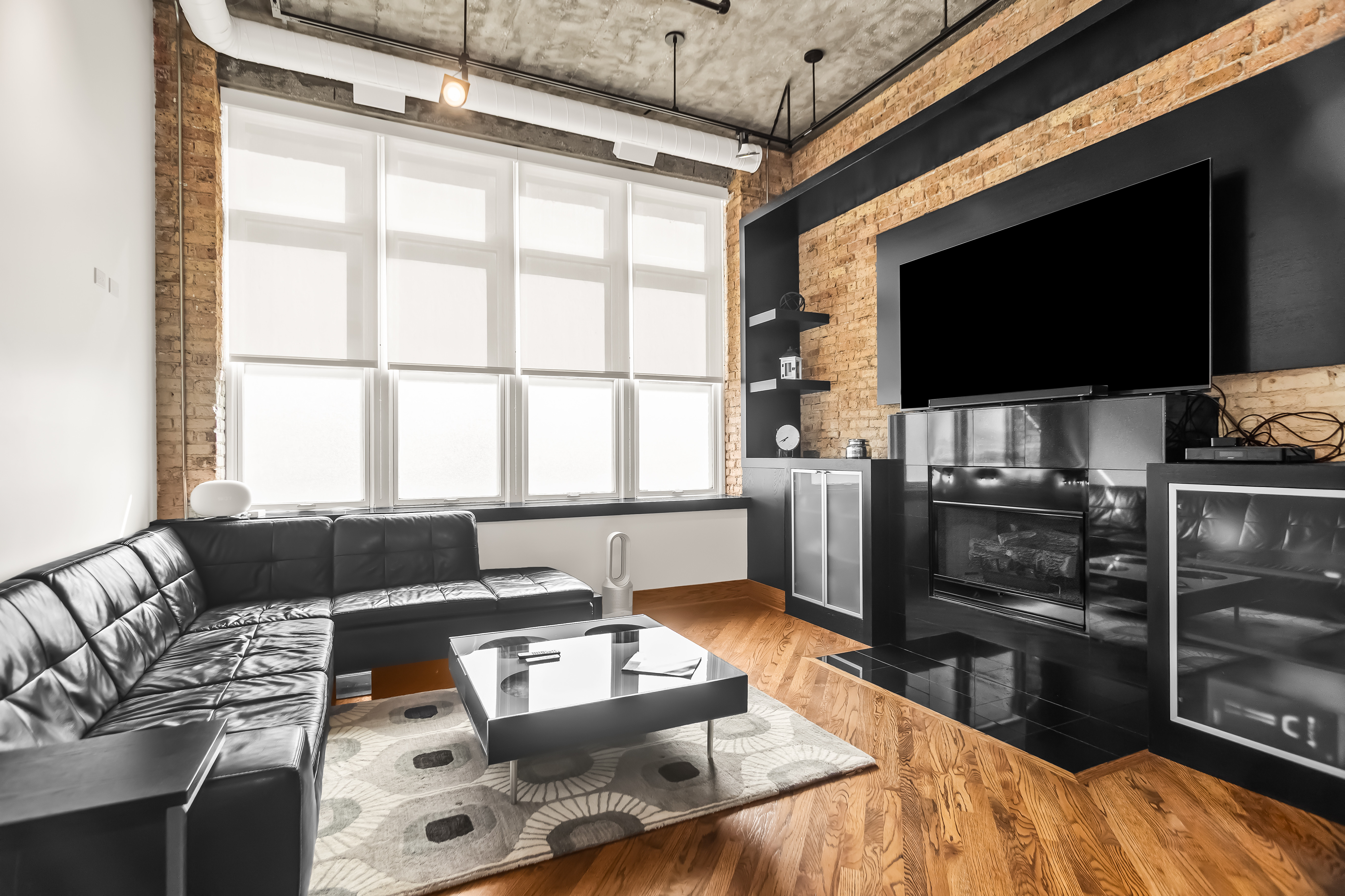  Multi-level Space Blends authentic Industrial-chic Character with Modern Comfort - 物件實景