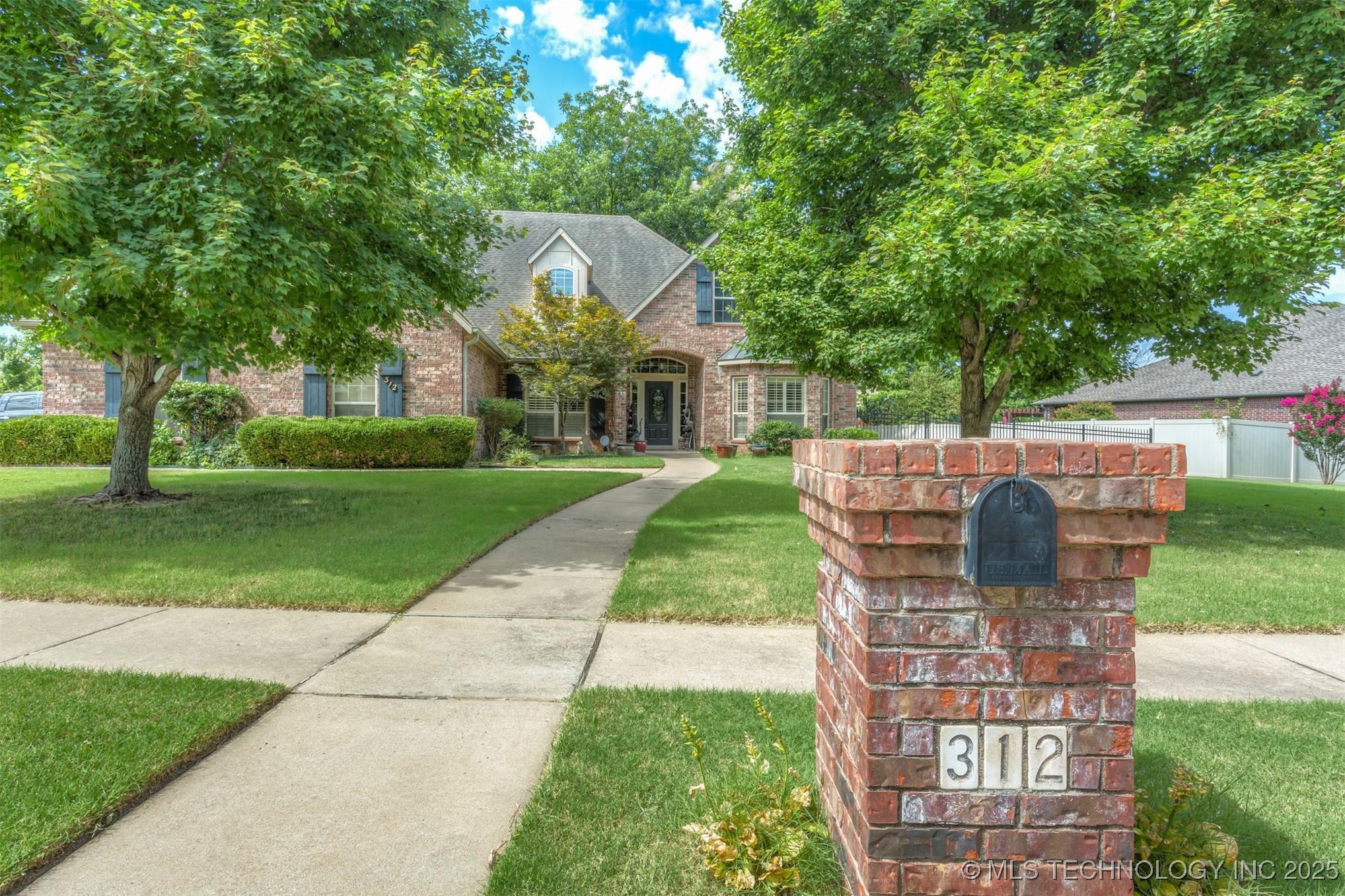 Broken Arrow, Oklahoma, 74014, United States, 4 Bedrooms Bedrooms, ,4 BathroomsBathrooms,Residential,For Sale,1921405