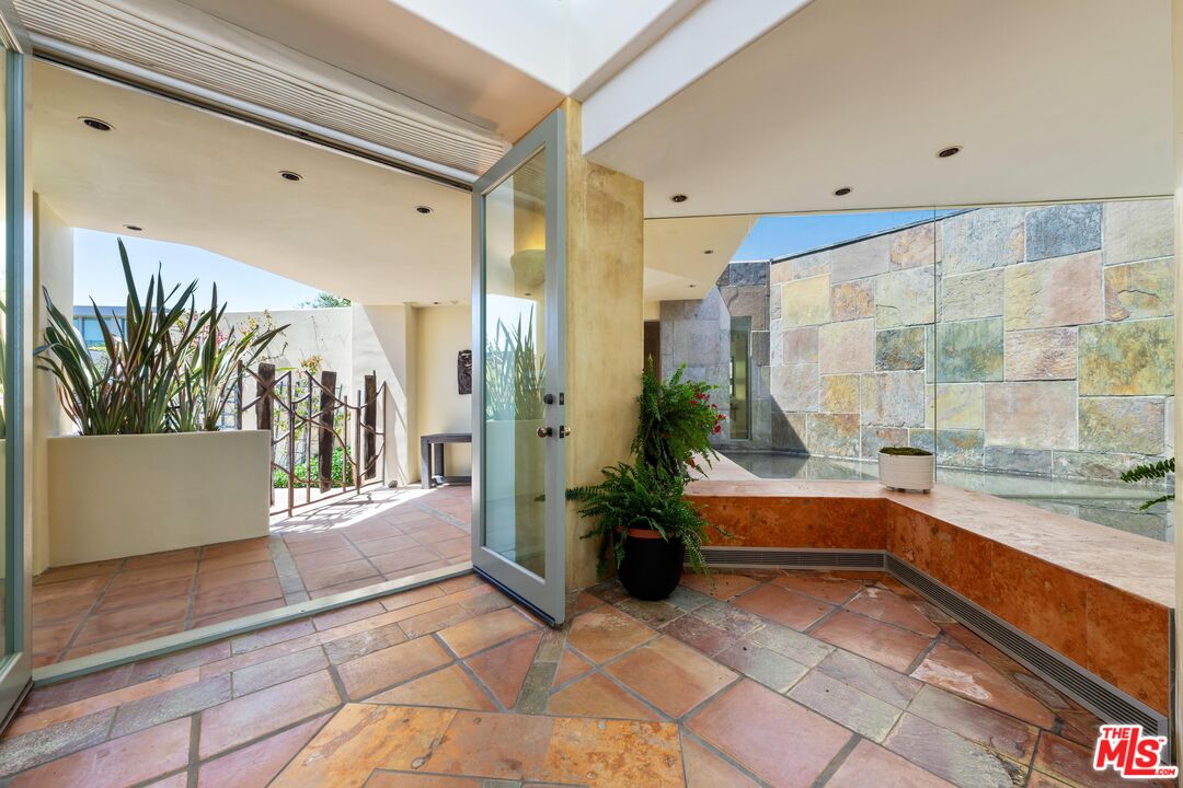 Pacific Palisades, California, 90272, United States, 4 Bedrooms Bedrooms, ,2 BathroomsBathrooms,Residential,For Sale,1770890