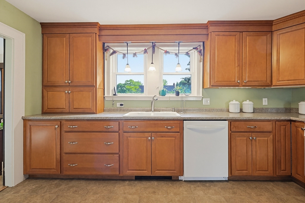 Norwood, Massachusetts, 02062, United States, 4 Bedrooms Bedrooms, ,2 BathroomsBathrooms,Residential,For Sale,2048084