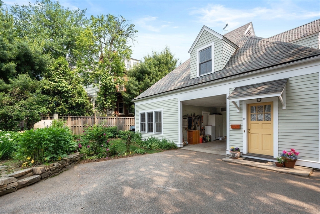 Brookline, Massachusetts, 02445, United States, 2 Bedrooms Bedrooms, ,2 BathroomsBathrooms,Residential,For Sale,1849691