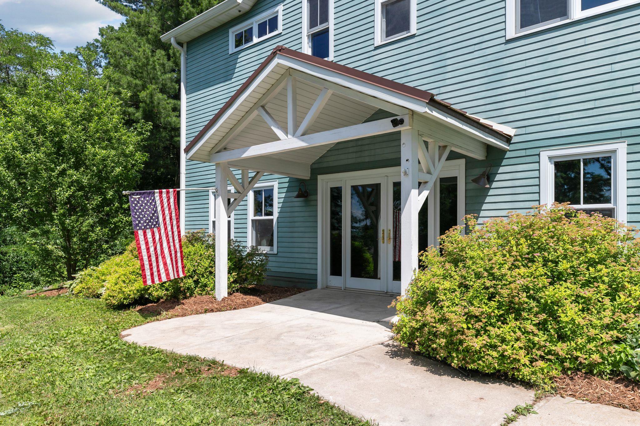 Berlin, Wisconsin, 54923, United States, 5 Bedrooms Bedrooms, ,4 BathroomsBathrooms,Residential,For Sale,1974961