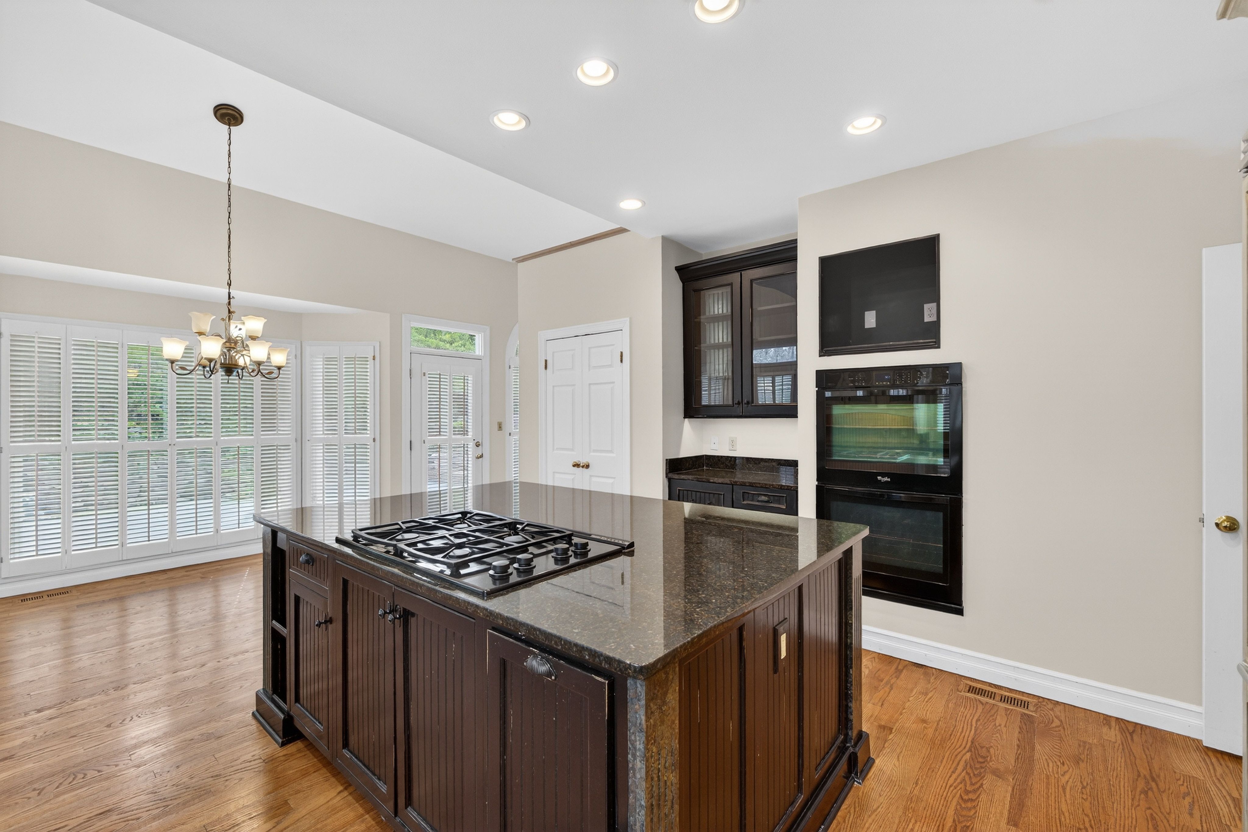  Tucked within the serene, tree-lined enclave of The Forest Subdivision - 物件實景