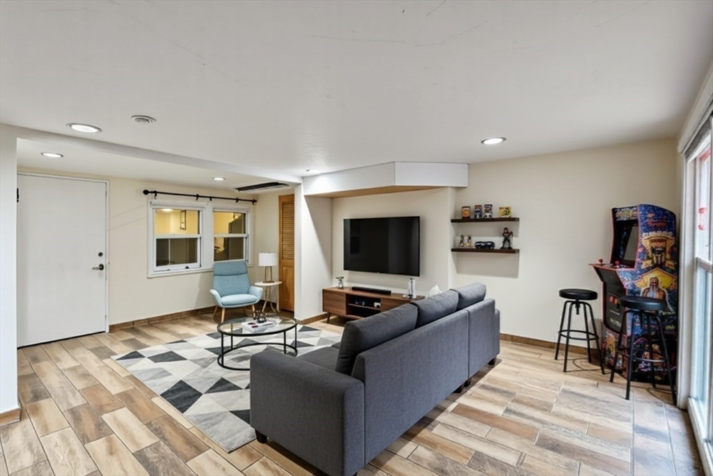 Marlborough, Massachusetts, 01752, United States, 3 Bedrooms Bedrooms, ,2 BathroomsBathrooms,Residential,For Sale,1968899