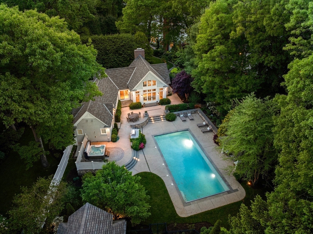 Wellesley, Massachusetts, 02481, United States, 2 Bedrooms Bedrooms, ,3 BathroomsBathrooms,Residential,For Sale,1941651