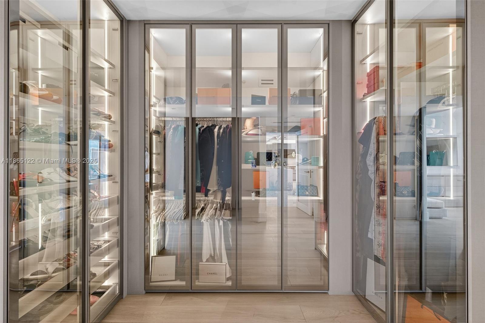 Aventura, Florida, 33160, United States, 3 Bedrooms Bedrooms, ,4 BathroomsBathrooms,Residential,For Sale,1942054