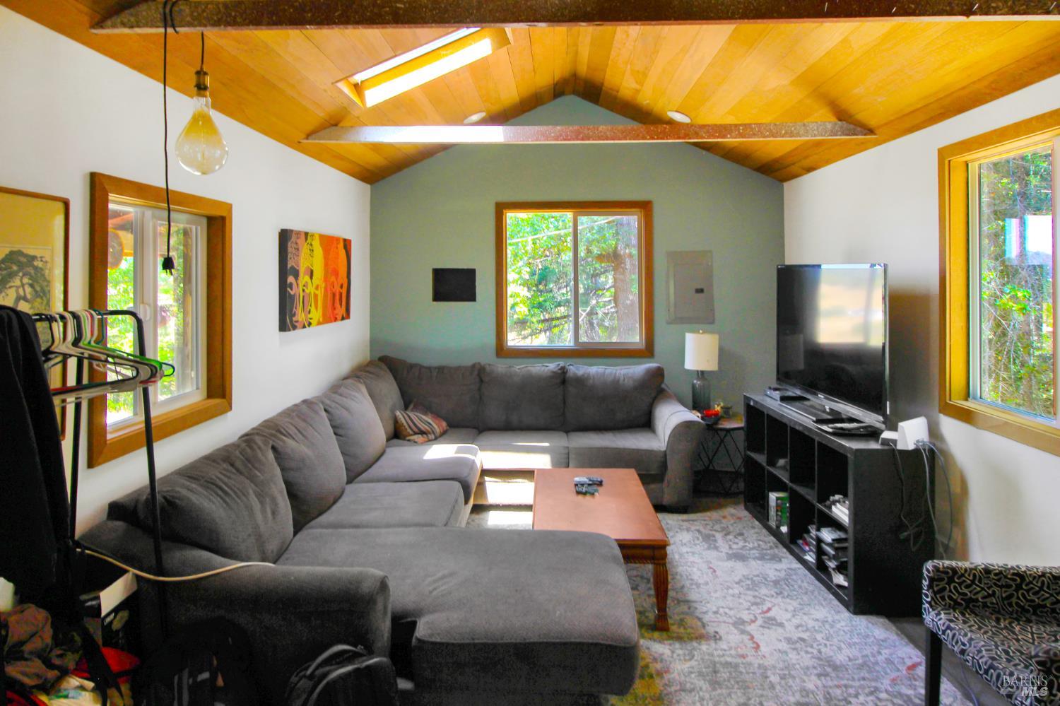 Willits, California, 95490, United States, 8 Bedrooms Bedrooms, ,4 BathroomsBathrooms,Residential,For Sale,1900763