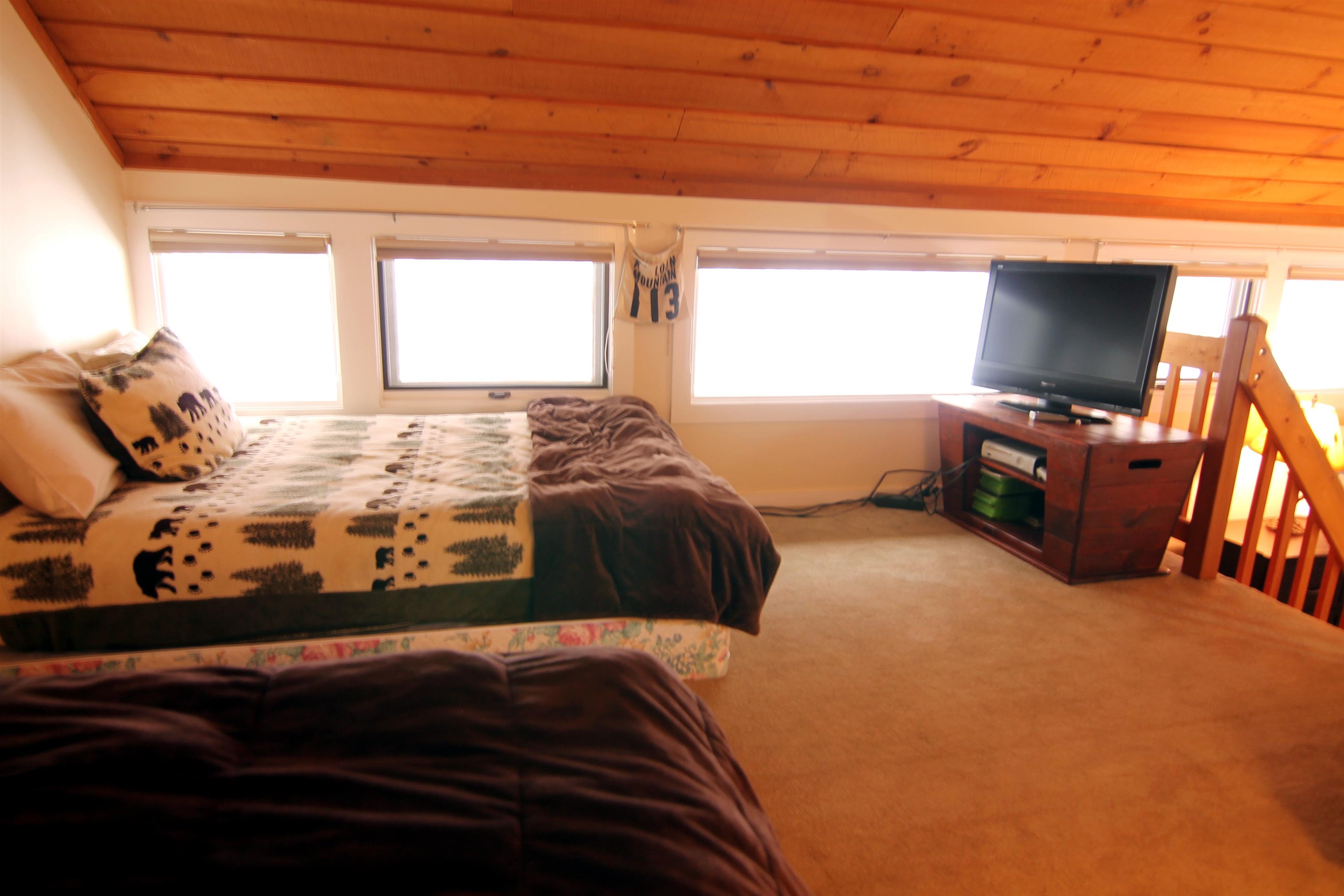 Lincoln, New Hampshire, 03251, United States, 3 Bedrooms Bedrooms, ,2 BathroomsBathrooms,Residential,For Sale,1732060