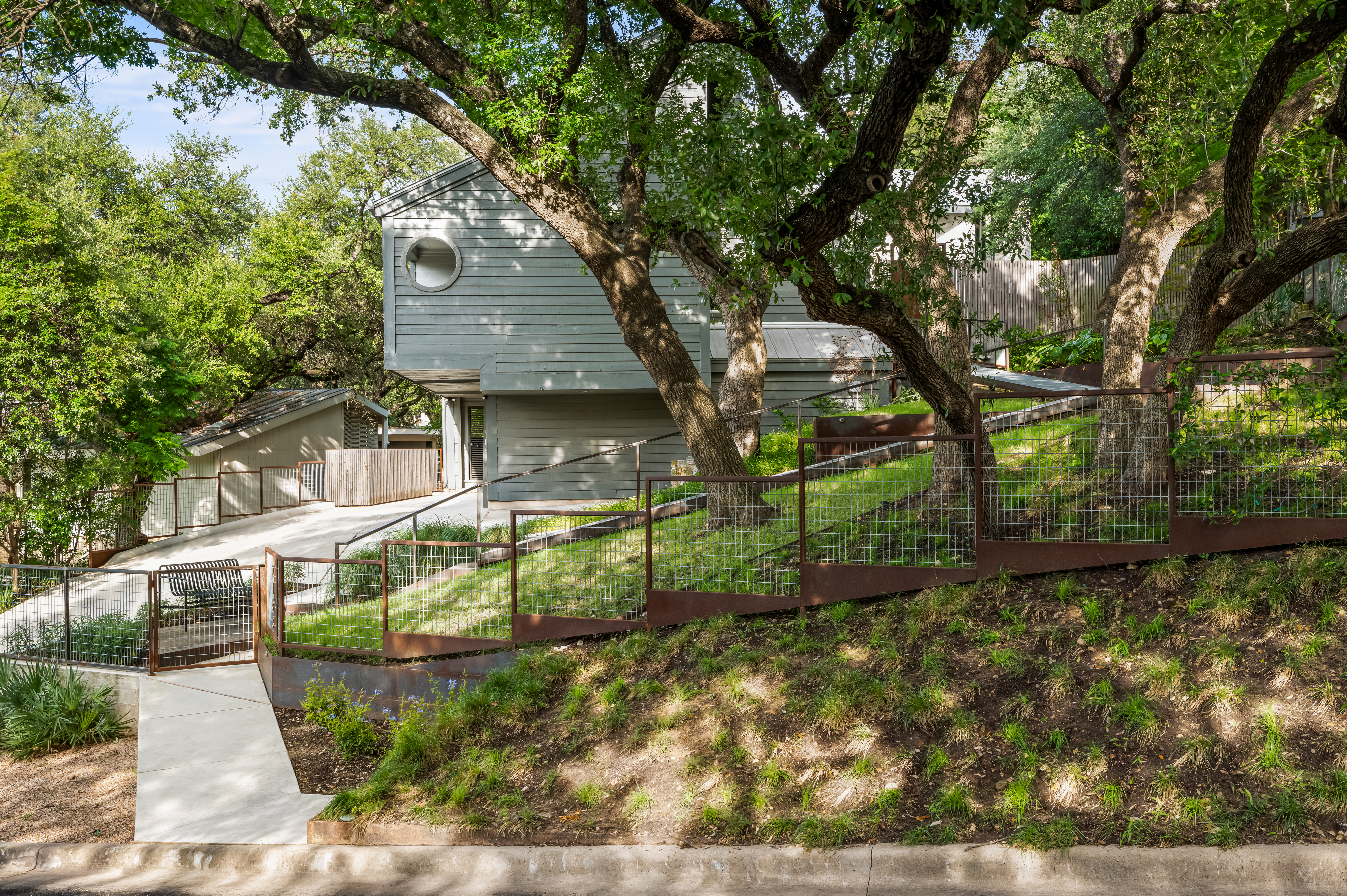 Tarrytown Home with Personality, Privacy, and a Pool - 物件實景
