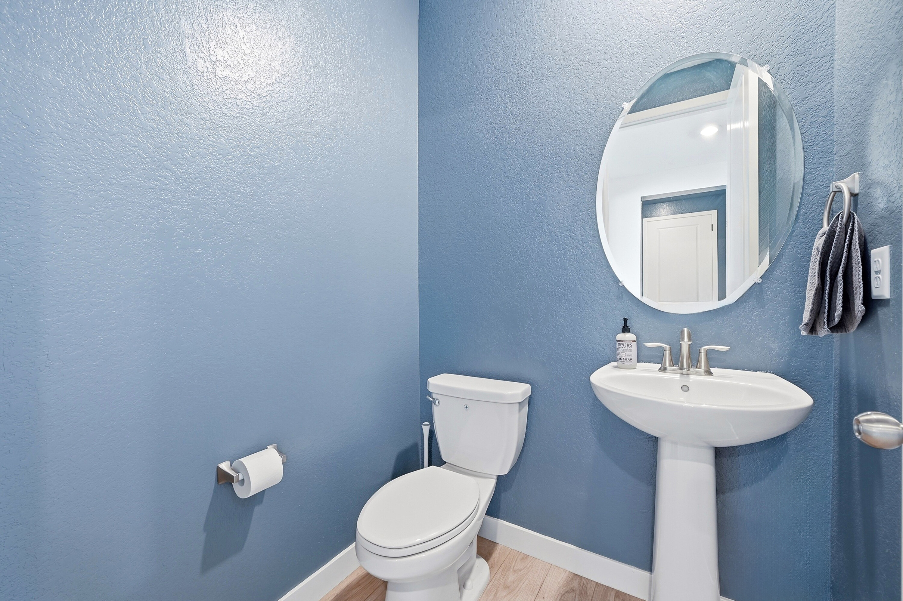 Thornton, Colorado, 80602, United States, 4 Bedrooms Bedrooms, ,2 BathroomsBathrooms,Residential,For Sale,2048657