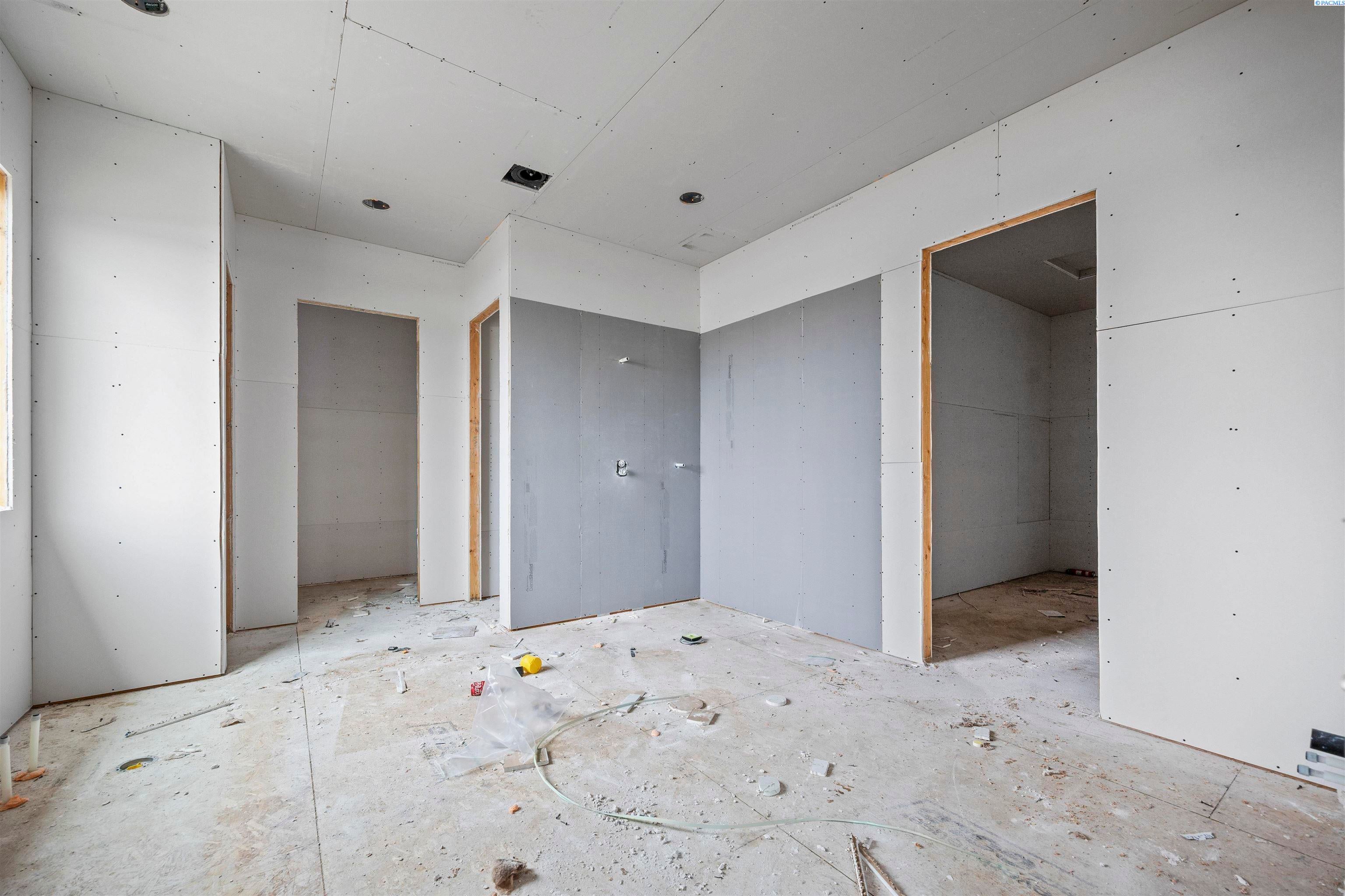 Pasco, Washington, 99301, United States, 4 Bedrooms Bedrooms, ,2 BathroomsBathrooms,Residential,For Sale,1978072