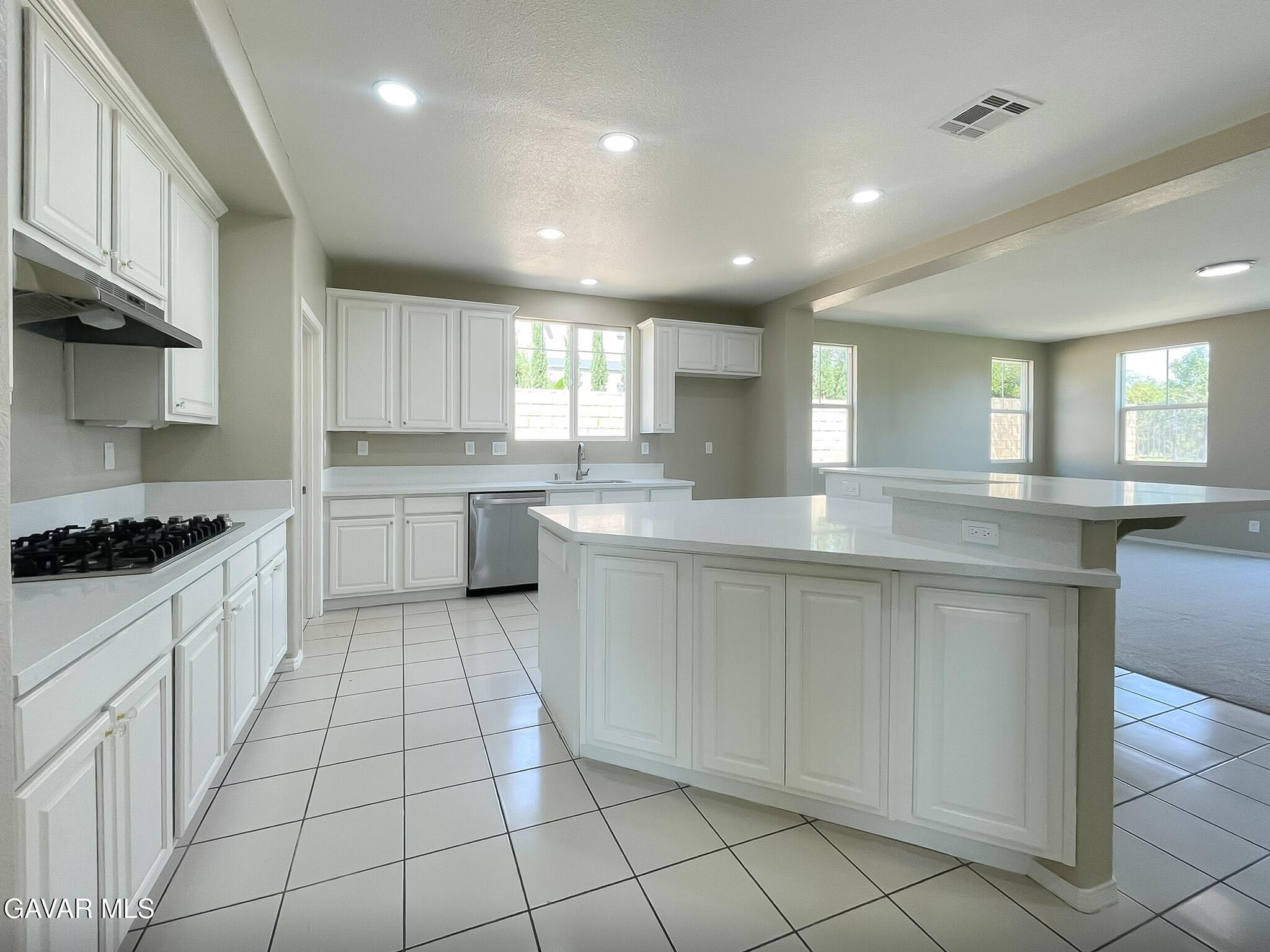 Palmdale, California, 93551, United States, 5 Bedrooms Bedrooms, ,3 BathroomsBathrooms,Residential,For Sale,1976435