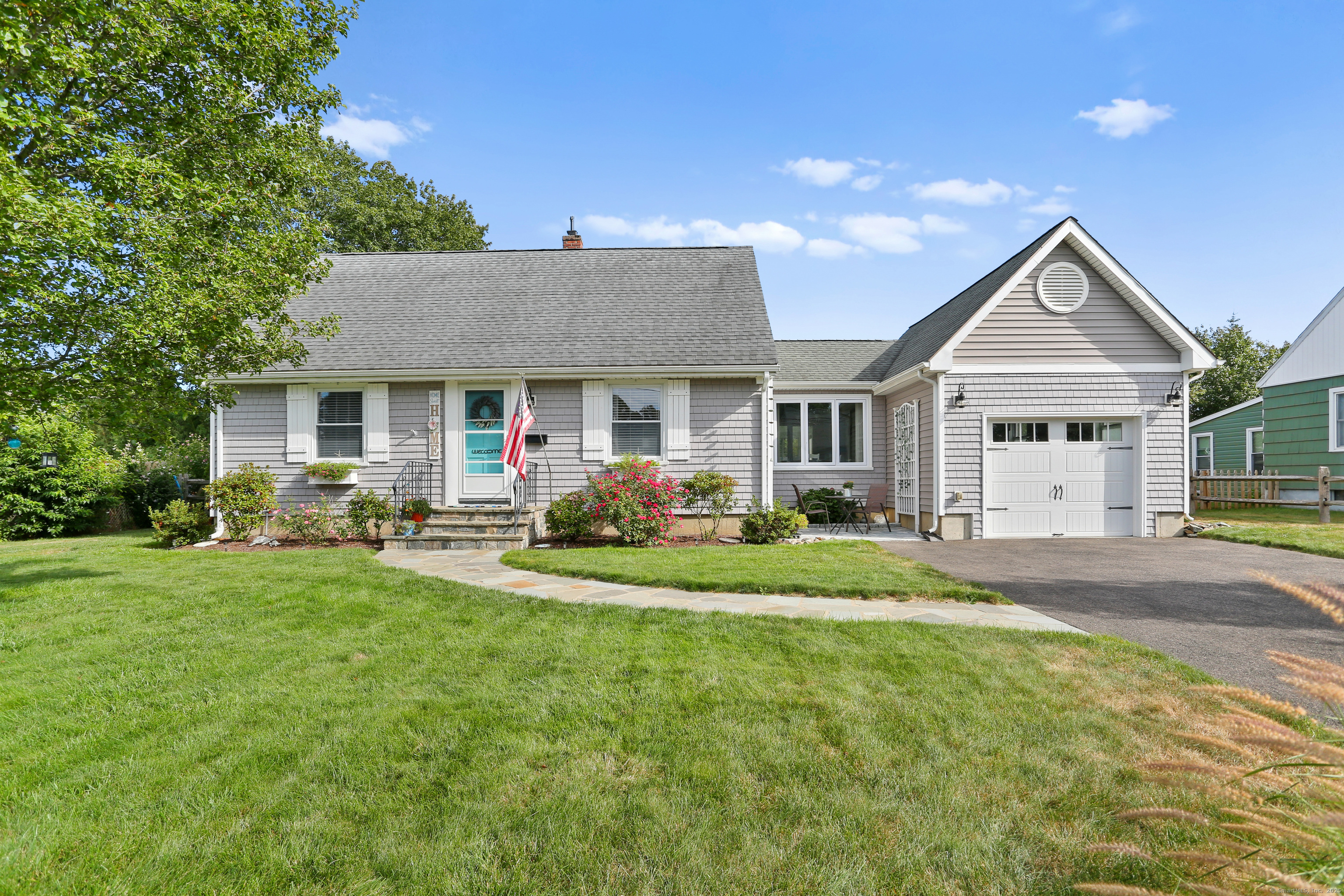 Milford, Connecticut, 06460, United States, 3 Bedrooms Bedrooms, ,2 BathroomsBathrooms,Residential,For Sale,1933050