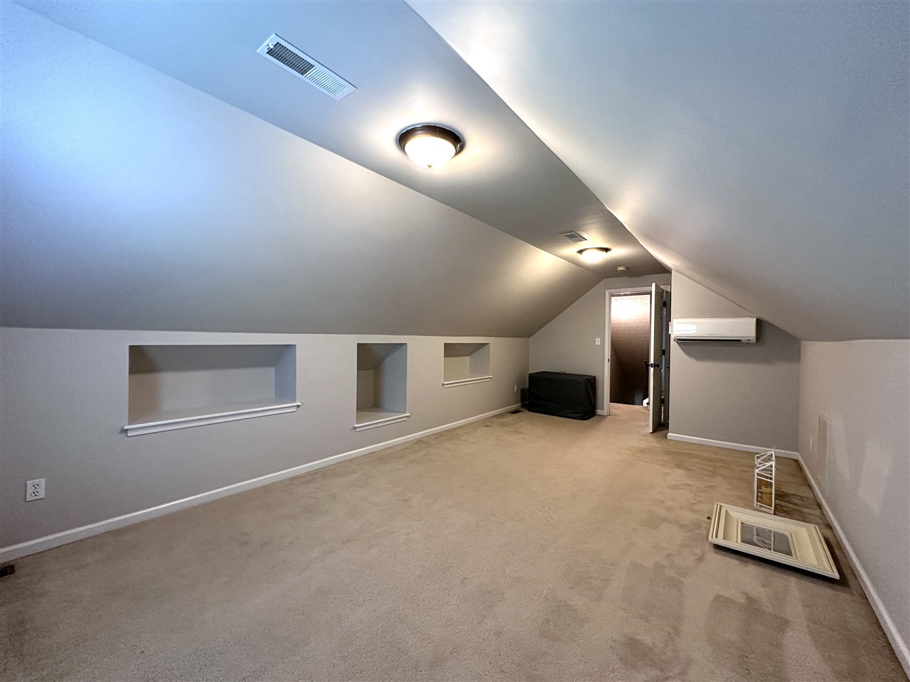 Bowling Green, Kentucky, 42104, United States, 5 Bedrooms Bedrooms, ,3 BathroomsBathrooms,Residential,For Sale,1907465