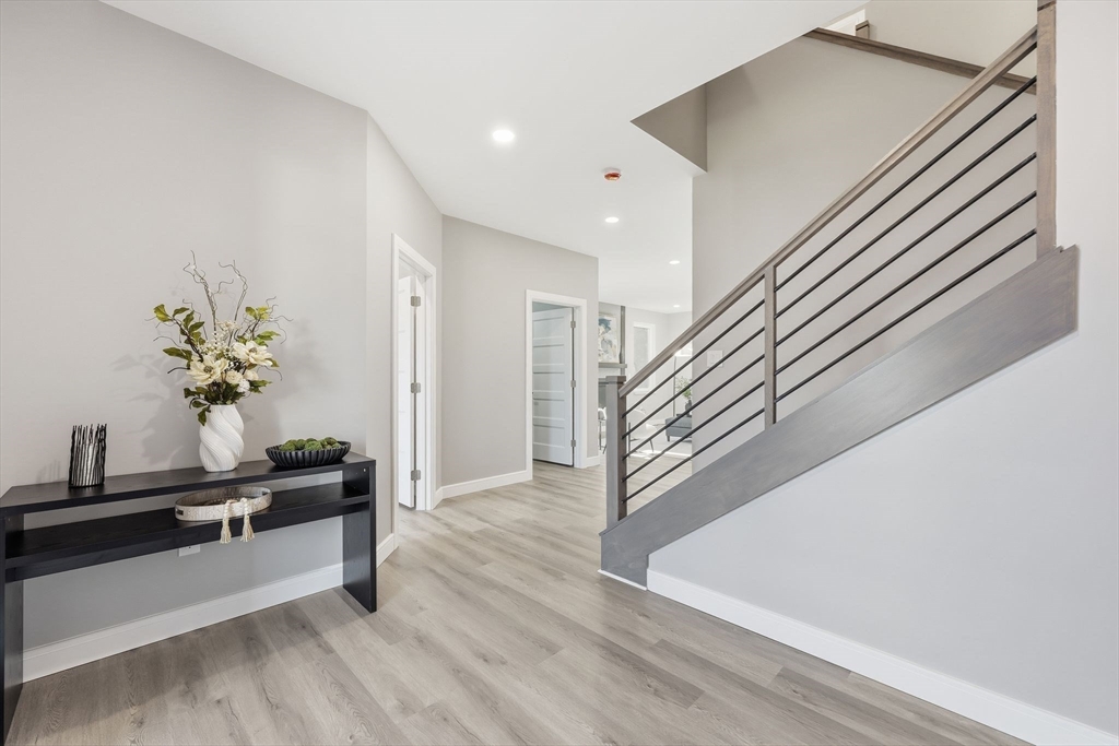 Holyoke, Massachusetts, 01040, United States, 3 Bedrooms Bedrooms, ,3 BathroomsBathrooms,Residential,For Sale,2003415