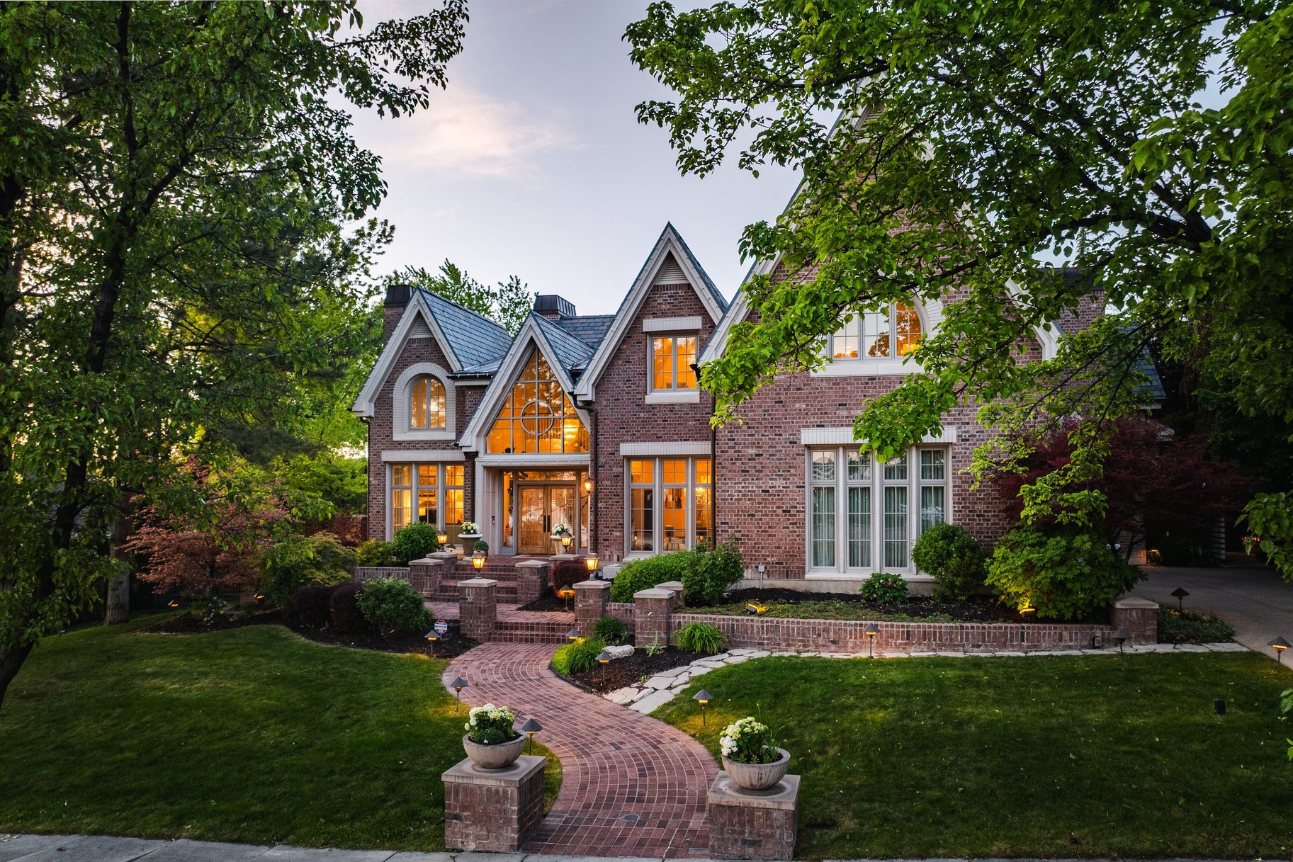  Stunning Custom Build on Millcreek Way - 物件實景
