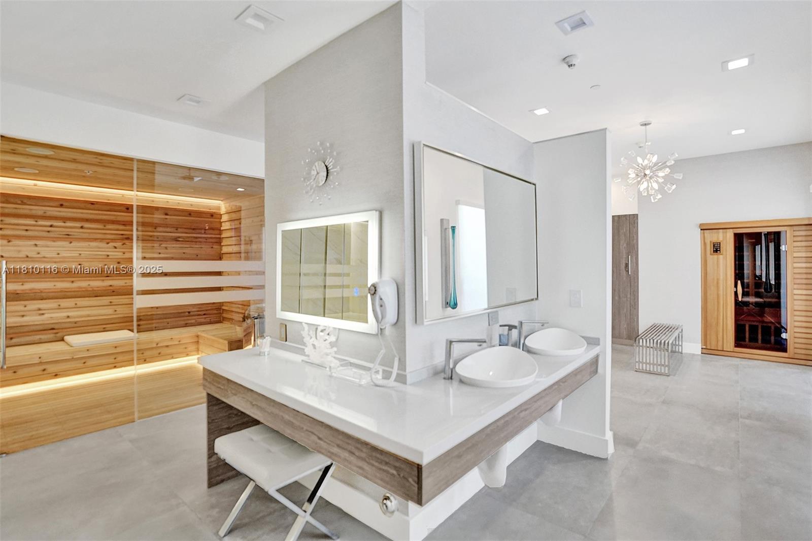 Miami Beach, Florida, 33140, United States, 2 Bedrooms Bedrooms, ,2 BathroomsBathrooms,Residential,For Sale,1838386