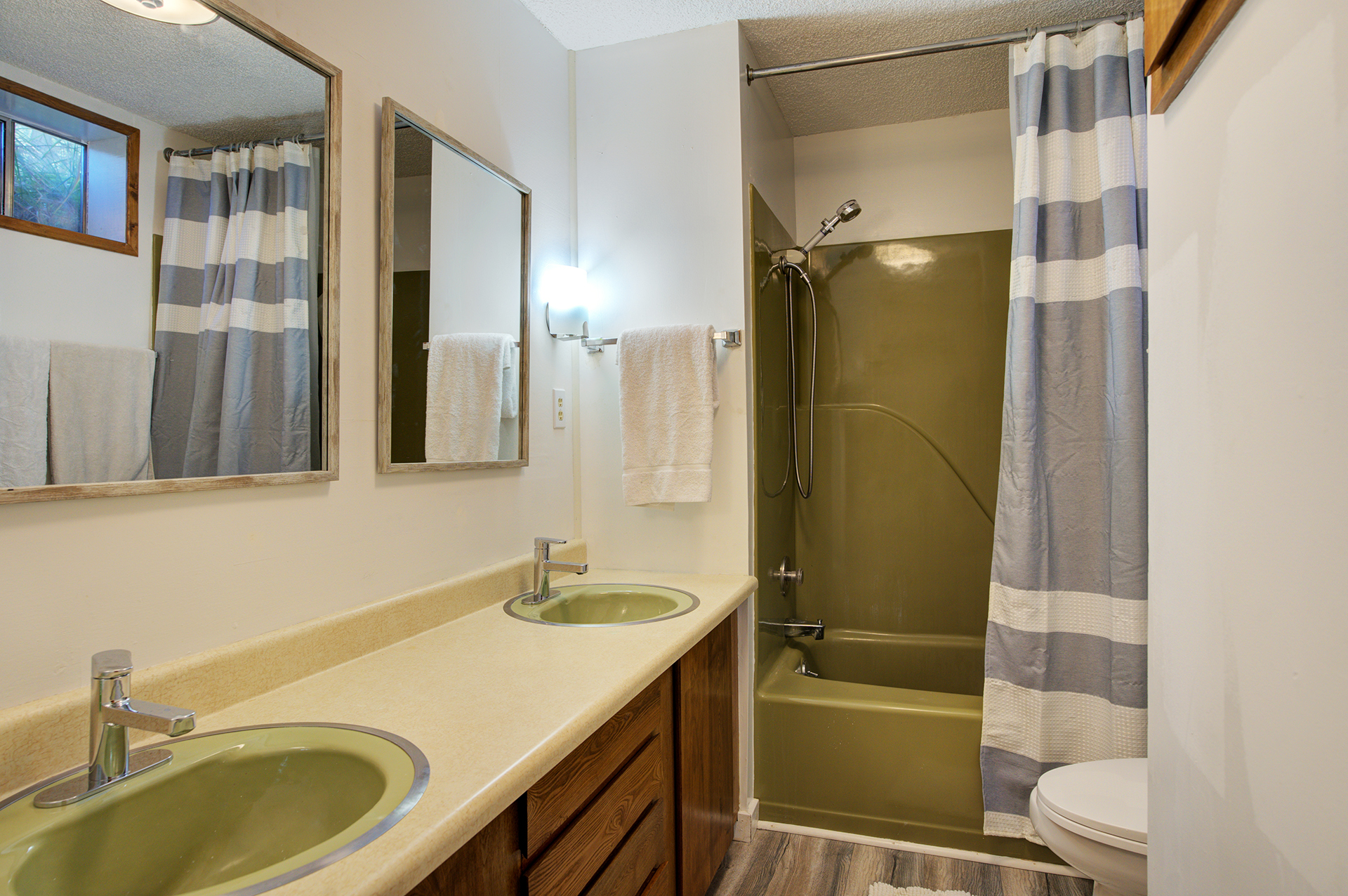 Sandpoint, Idaho, 83864, United States, 5 Bedrooms Bedrooms, ,3 BathroomsBathrooms,Residential,For Sale,1976312