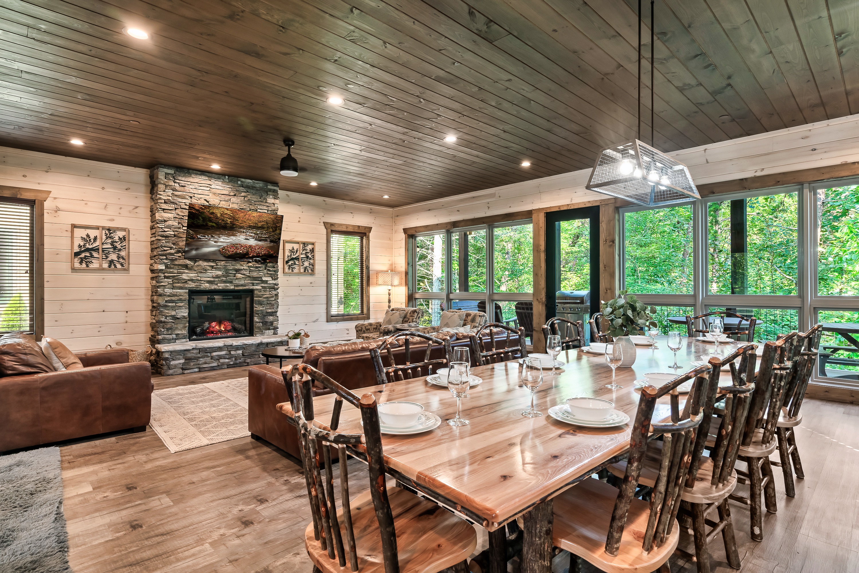 Pigeon Forge, Tennessee, 37862, United States, 4 Bedrooms Bedrooms, ,6 BathroomsBathrooms,Residential,For Sale,1921550