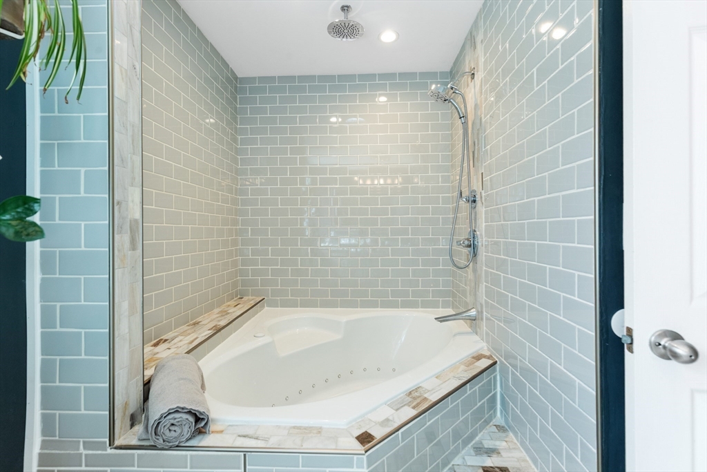 Malden, Massachusetts, 02148, United States, 5 Bedrooms Bedrooms, ,5 BathroomsBathrooms,Residential,For Sale,1984195