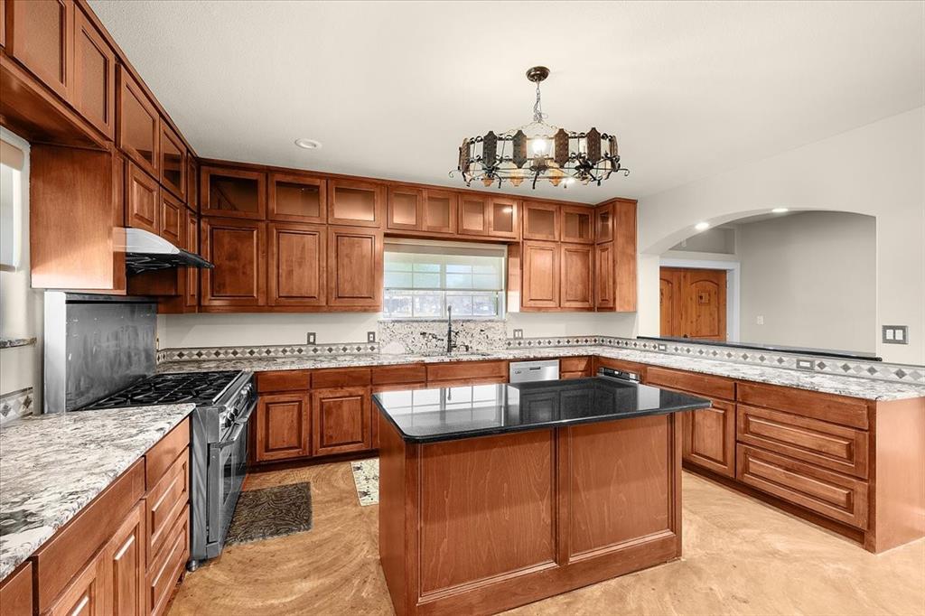 Weatherford, Texas, 76088, United States, 4 Bedrooms Bedrooms, ,3 BathroomsBathrooms,Residential,For Sale,1974322