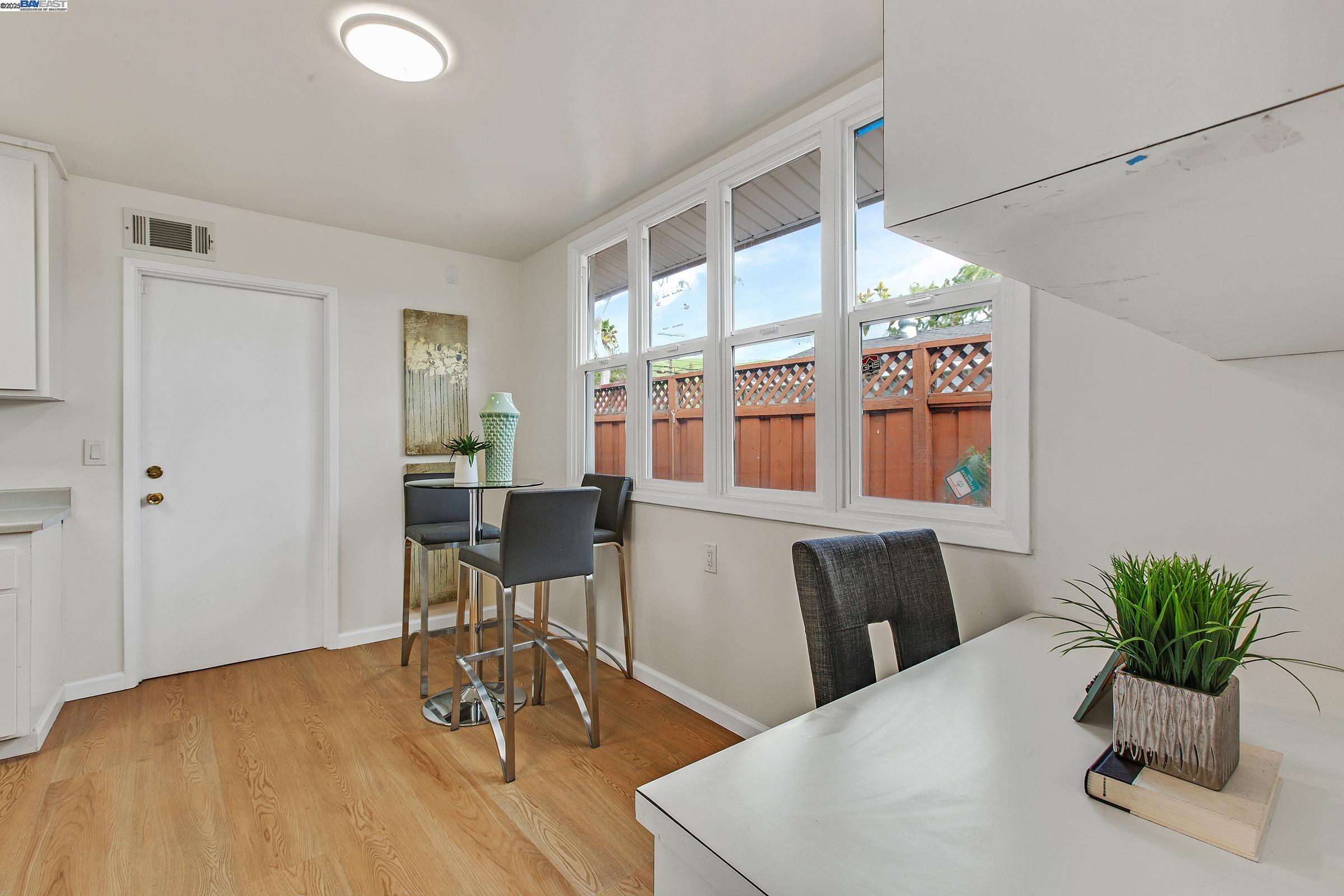 Hayward, California, 94544, United States, 6 Bedrooms Bedrooms, ,2 BathroomsBathrooms,Residential,For Sale,1868213