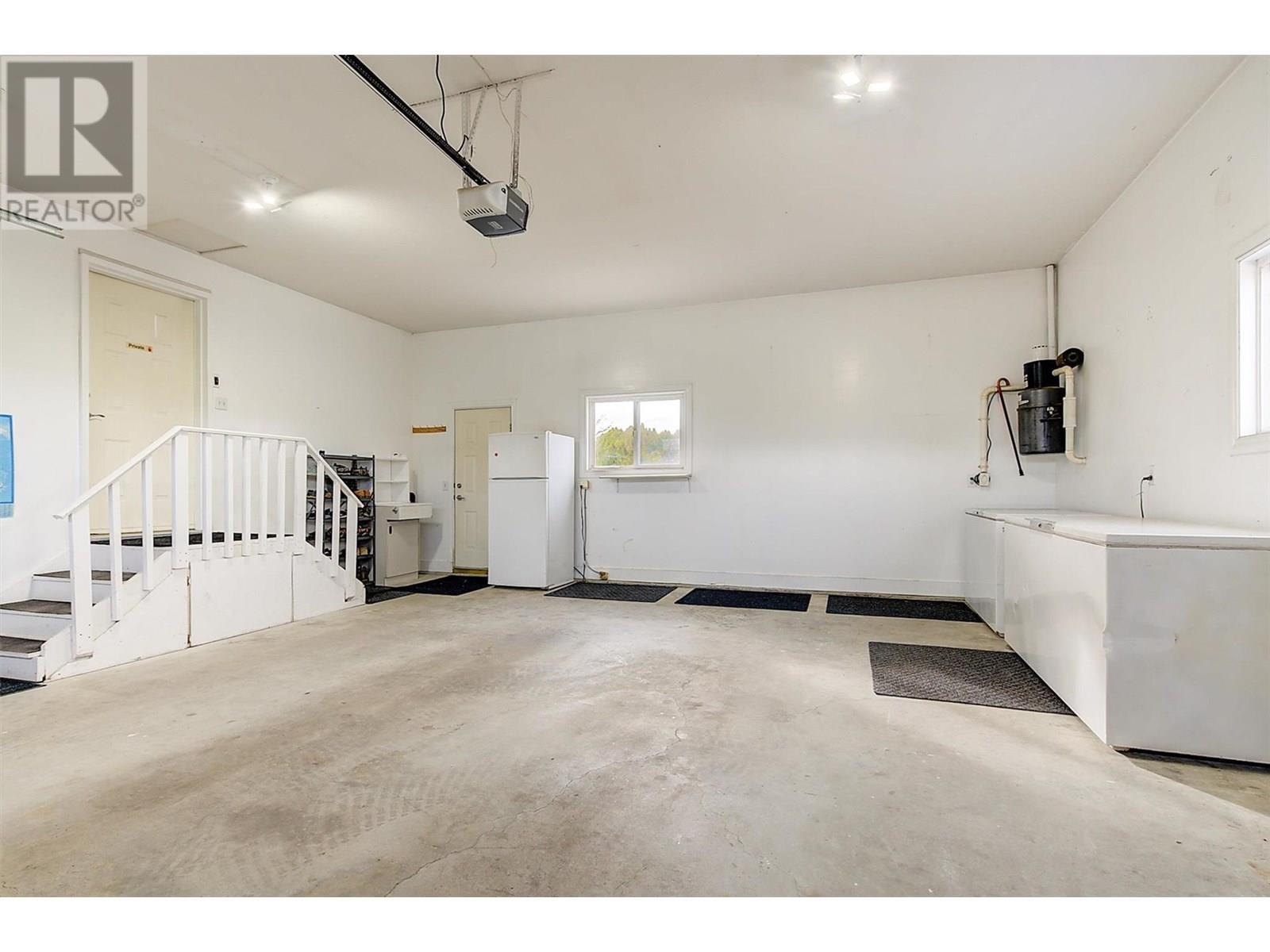 KELOWNA, British Columbia, V1V 2G6, CA, 5 Bedrooms Bedrooms, ,4 BathroomsBathrooms,Residential,For Sale,1838260