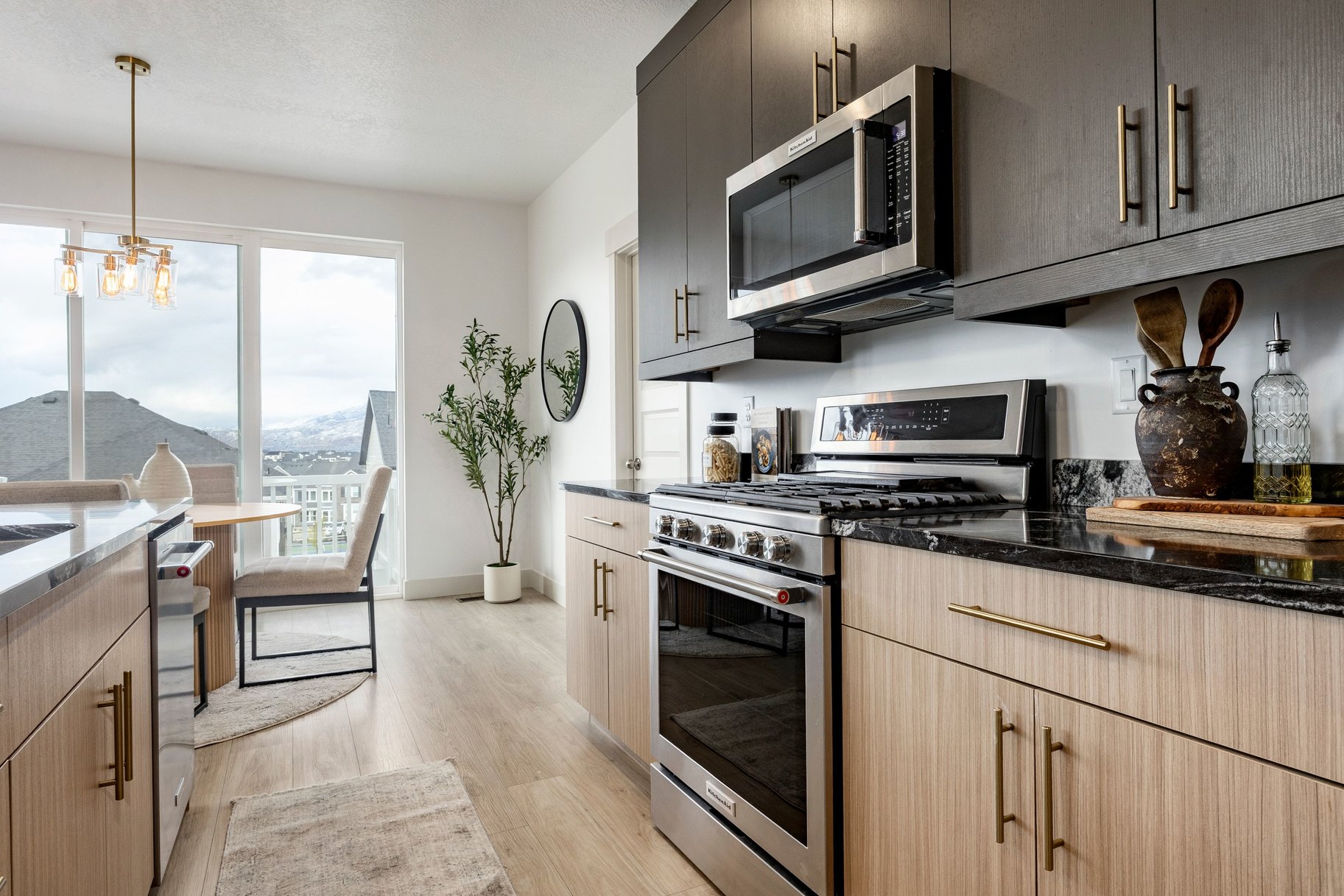  Pristine Home with Views, Rental Income, and Home Business Studio - 物件實景