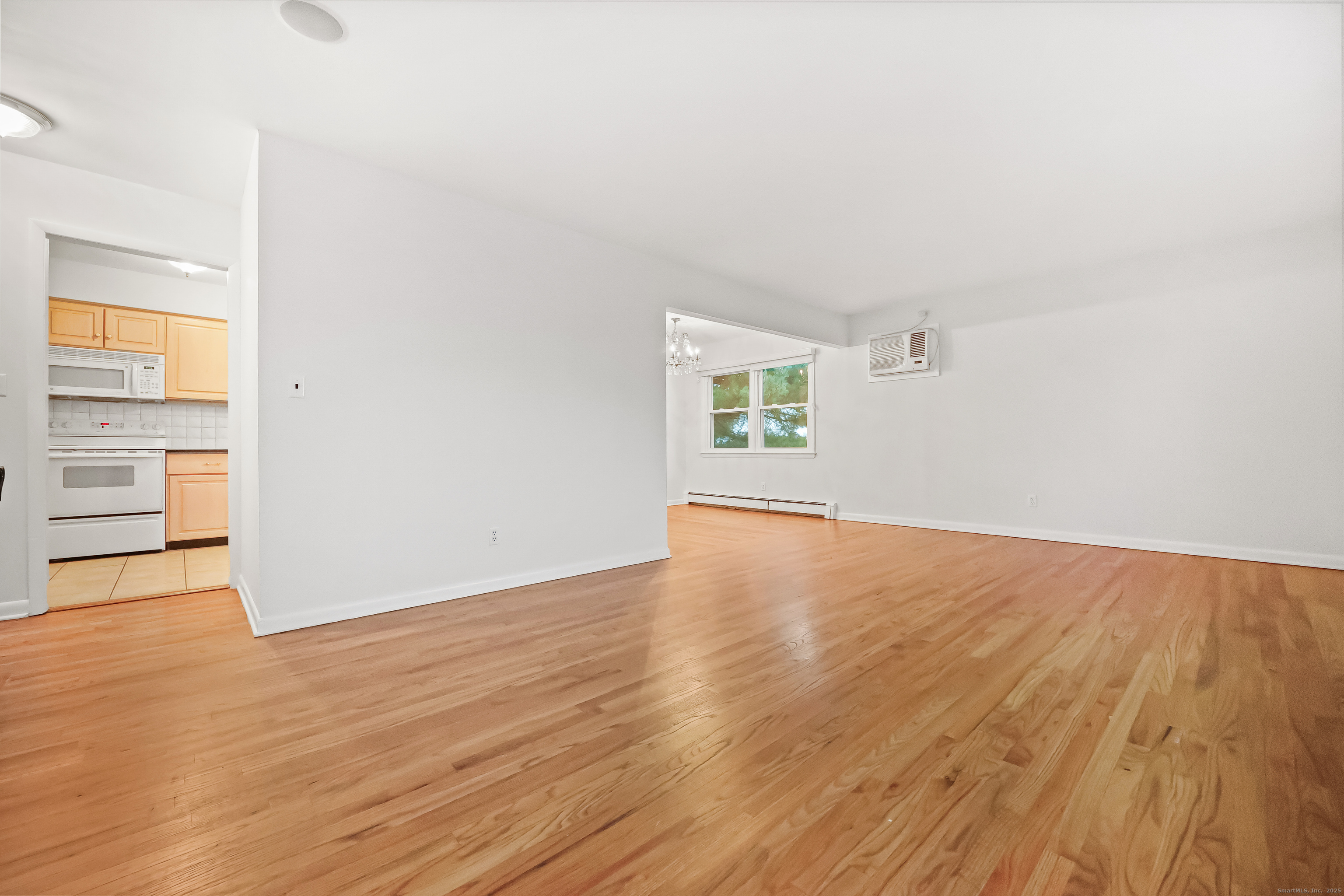 Stamford, Connecticut, 06902, United States, 6 Bedrooms Bedrooms, ,2 BathroomsBathrooms,Residential,For Sale,2003004