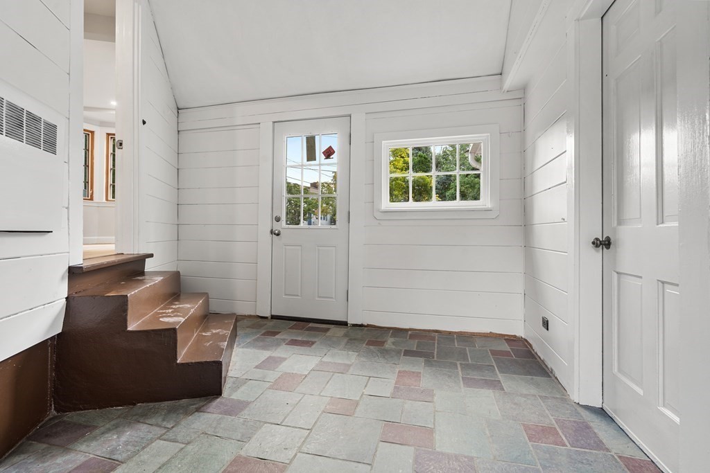 Framingham, Massachusetts, 01701, United States, 3 Bedrooms Bedrooms, ,2 BathroomsBathrooms,Residential,For Sale,1903802