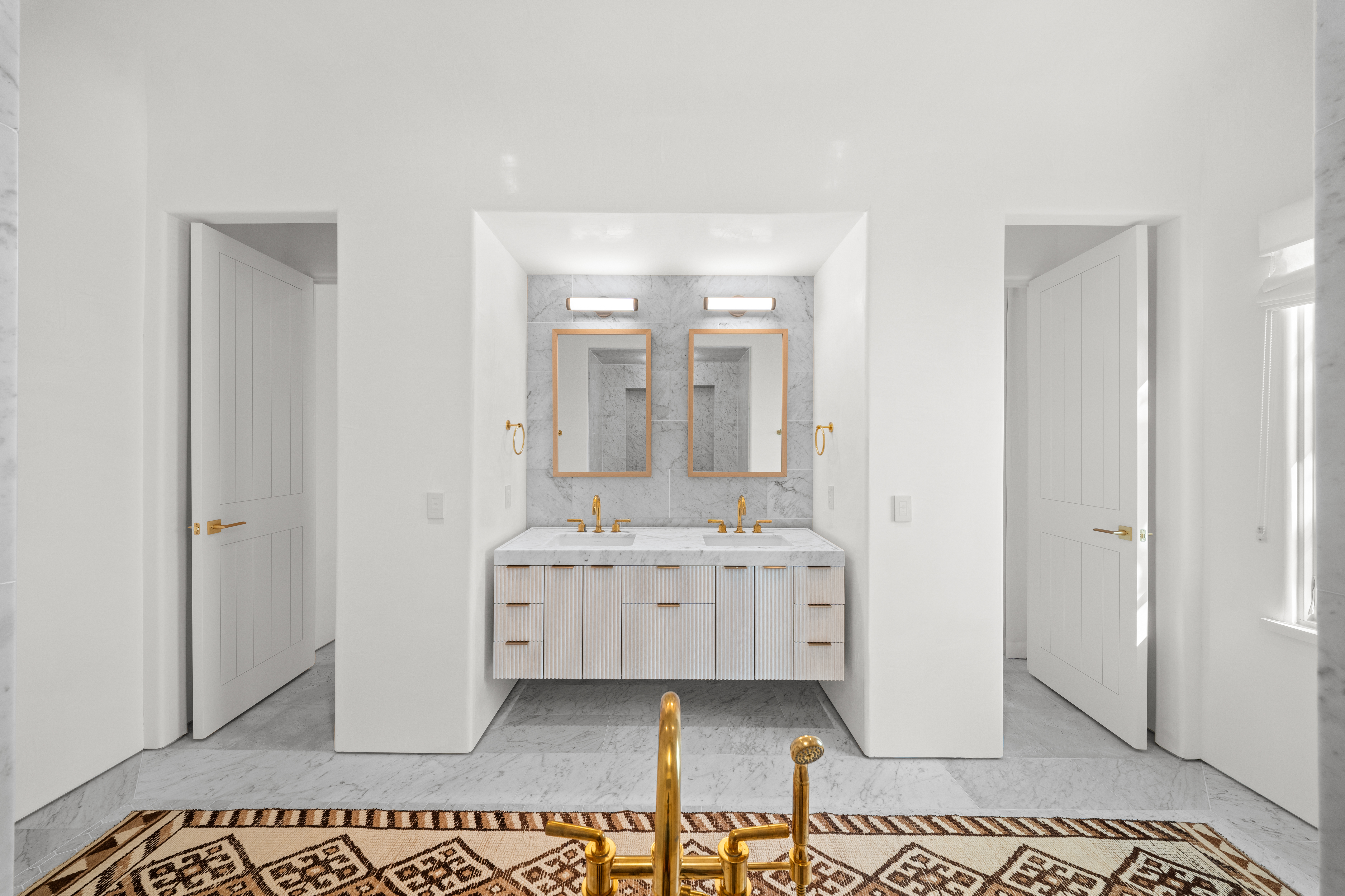  Architectural Gem With Pool And Carriage House - 物件實景