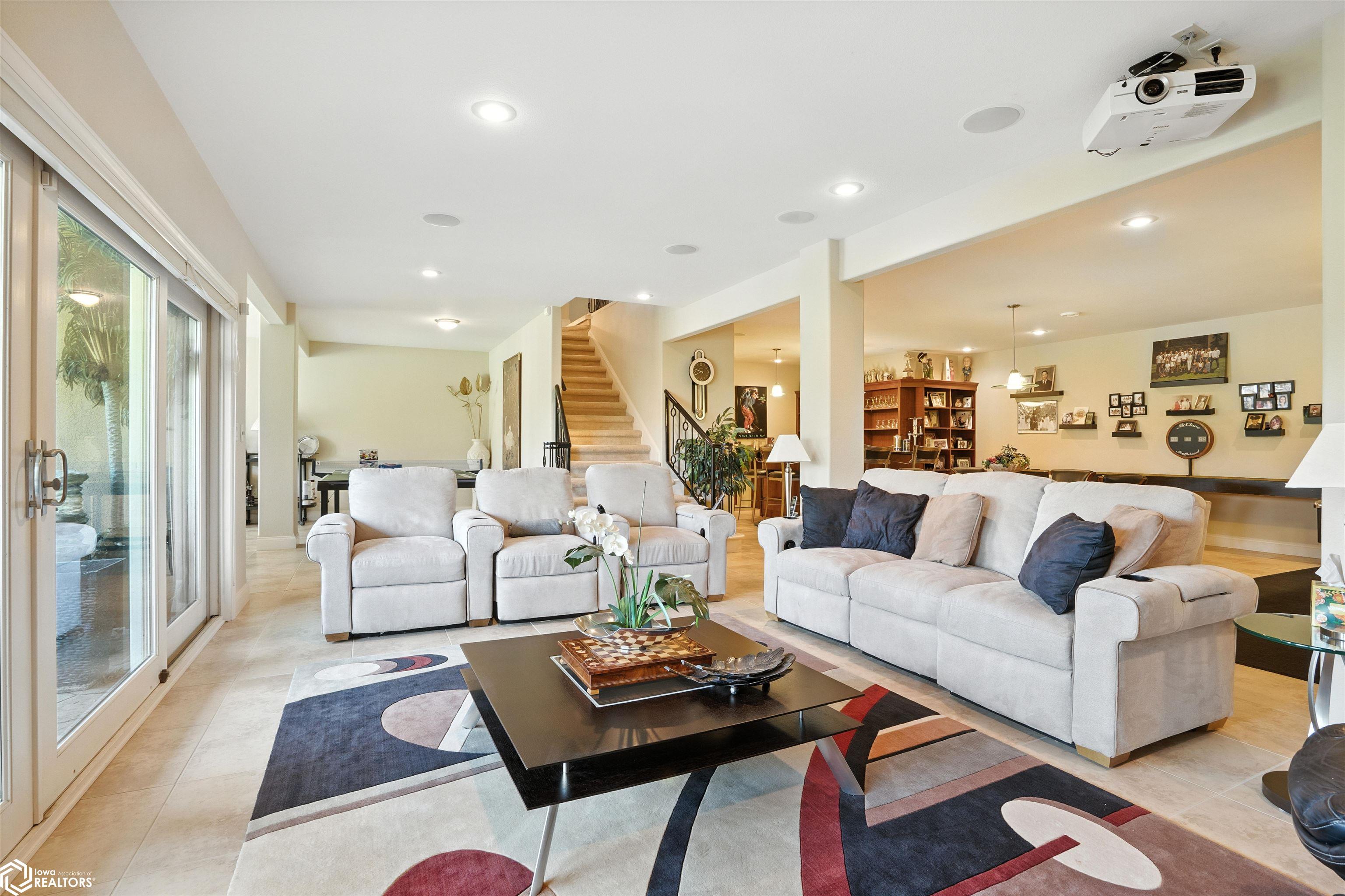 Burlington, Iowa, 52601, United States, 4 Bedrooms Bedrooms, ,5 BathroomsBathrooms,Residential,For Sale,1975547