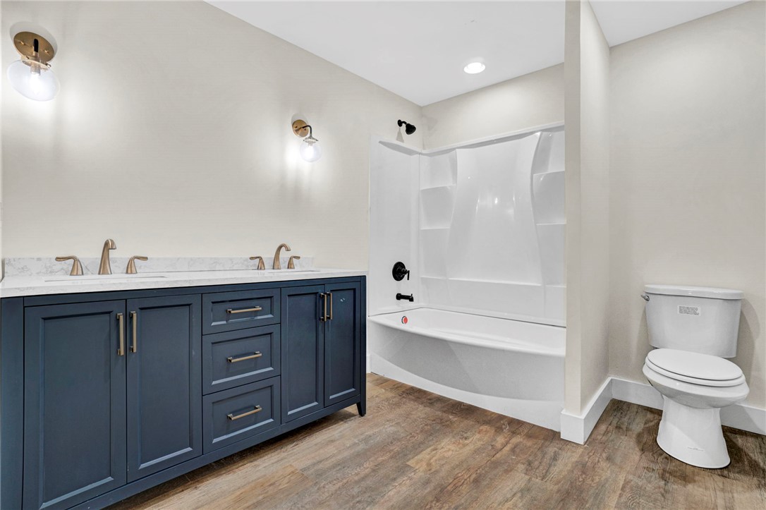 Seneca, South Carolina, 29672, United States, 6 Bedrooms Bedrooms, ,5 BathroomsBathrooms,Residential,For Sale,2002208