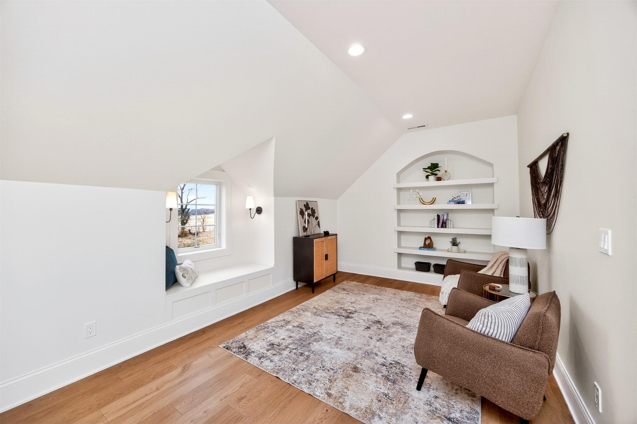 Pella, Iowa, 50219, United States, 5 Bedrooms Bedrooms, ,5 BathroomsBathrooms,Residential,For Sale,2019624