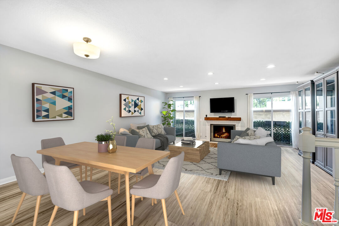 Sherman Oaks, California, 91403, United States, 2 Bedrooms Bedrooms, ,3 BathroomsBathrooms,Residential,For Sale,1900859
