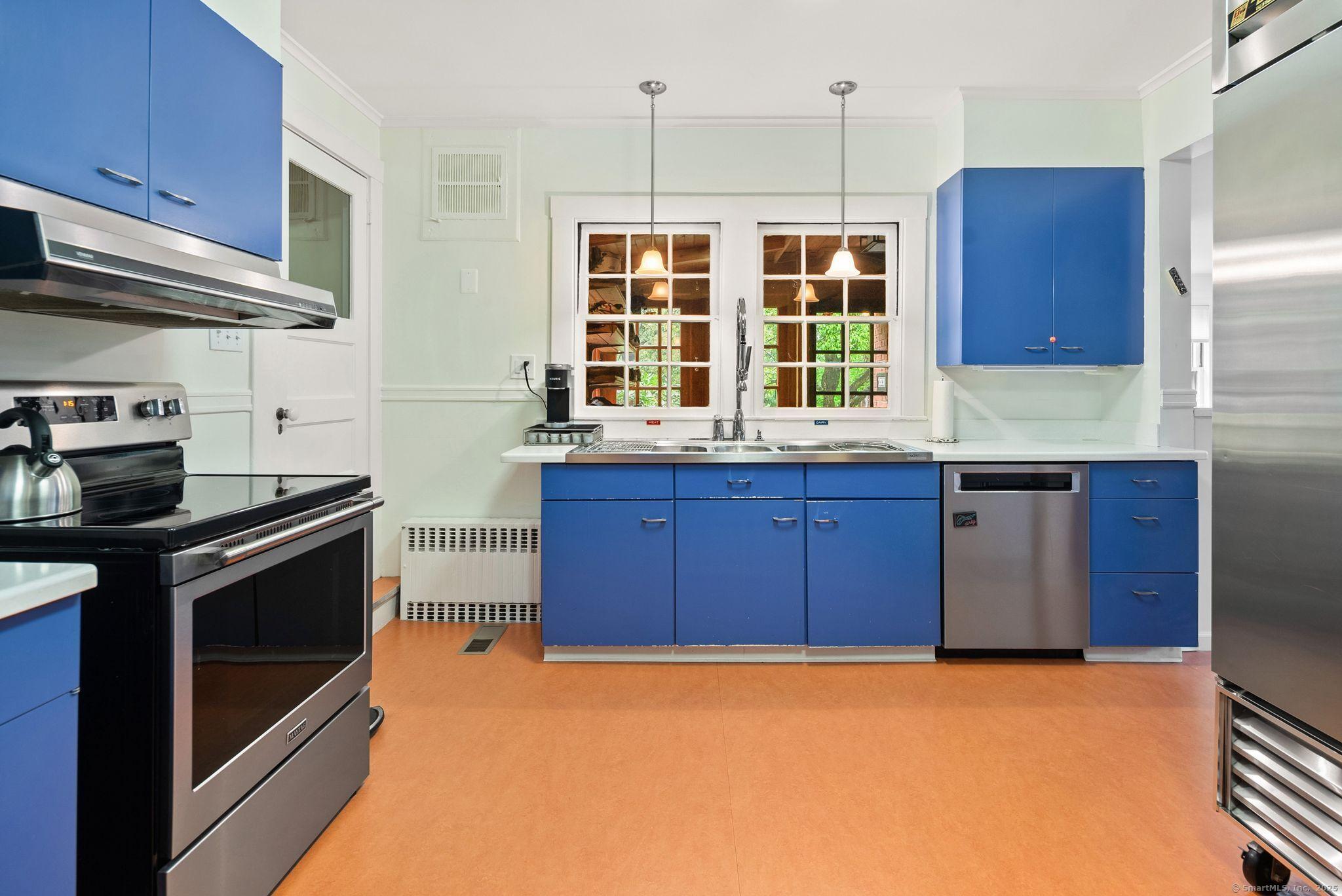 West Hartford, Connecticut, 06119, United States, 8 Bedrooms Bedrooms, ,7 BathroomsBathrooms,Residential,For Sale,1825523